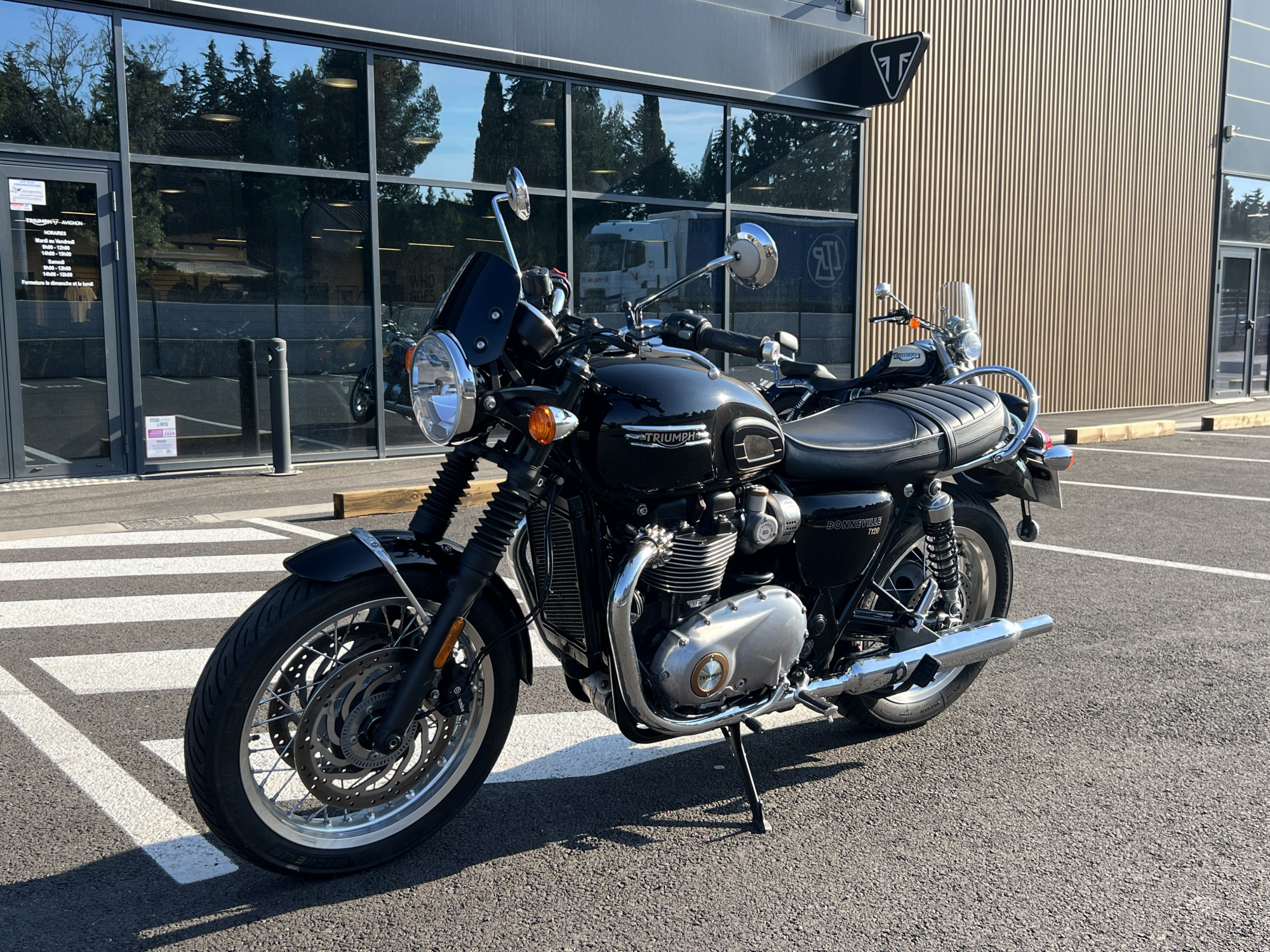 photo de TRIUMPH BONNEVILLE T120 1200 occasion de couleur  en vente à Sorgues n°1