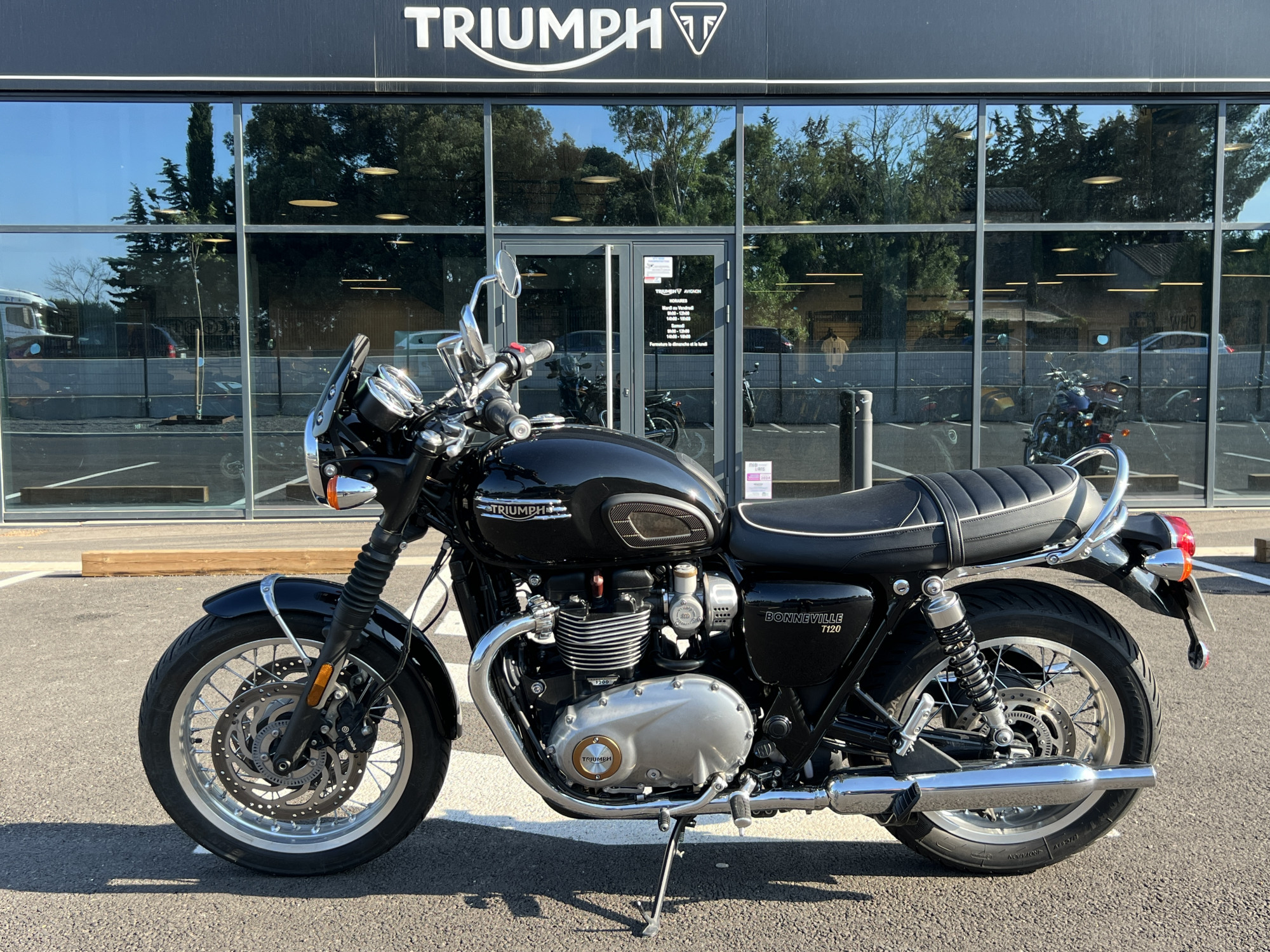 photo de TRIUMPH BONNEVILLE T120 1200 occasion de couleur  en vente à Sorgues n°2