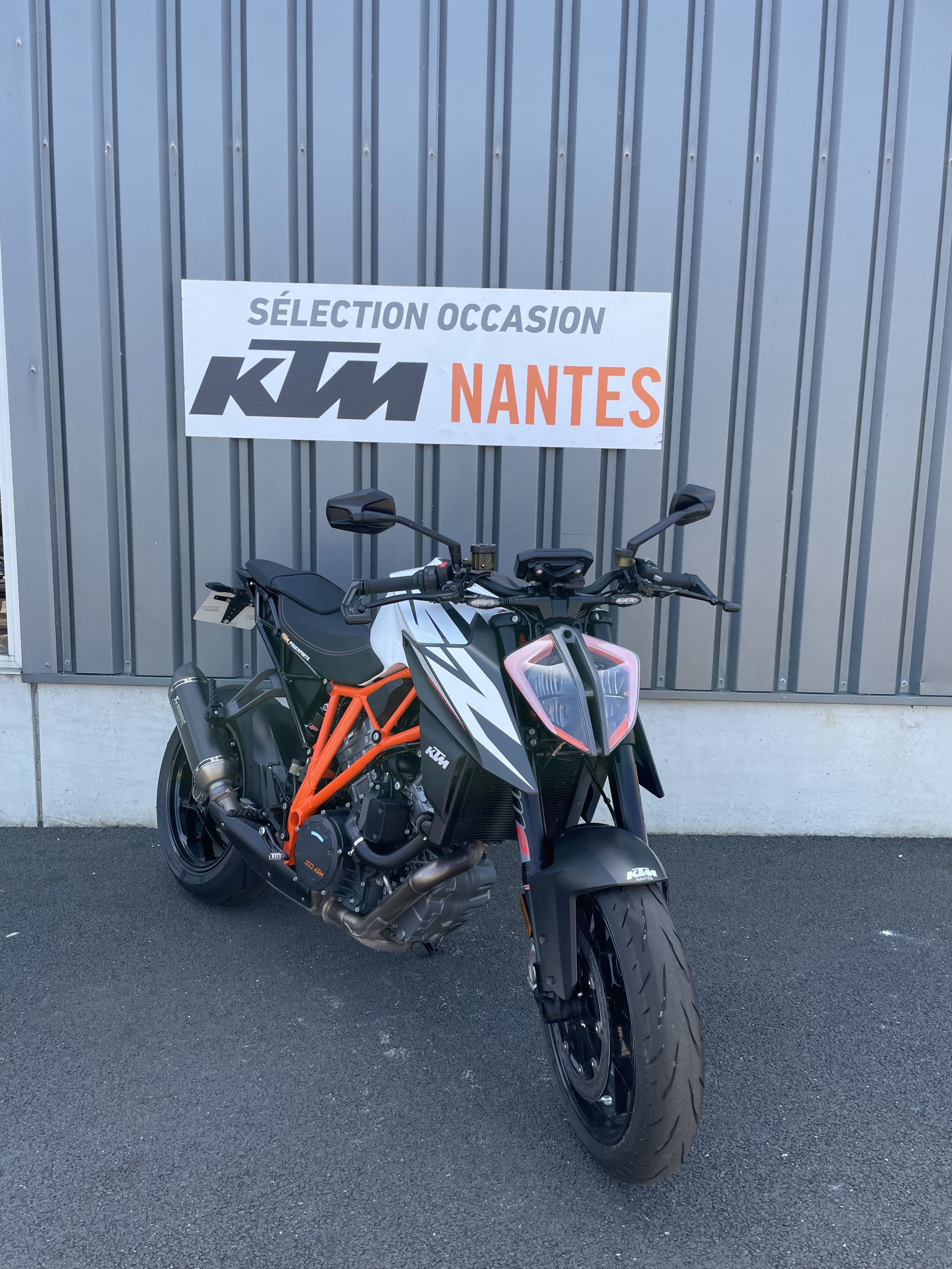 photo de KTM KTM 1290 SUPERDUKE R 1301 occasion de couleur  en vente à Orvault n°2