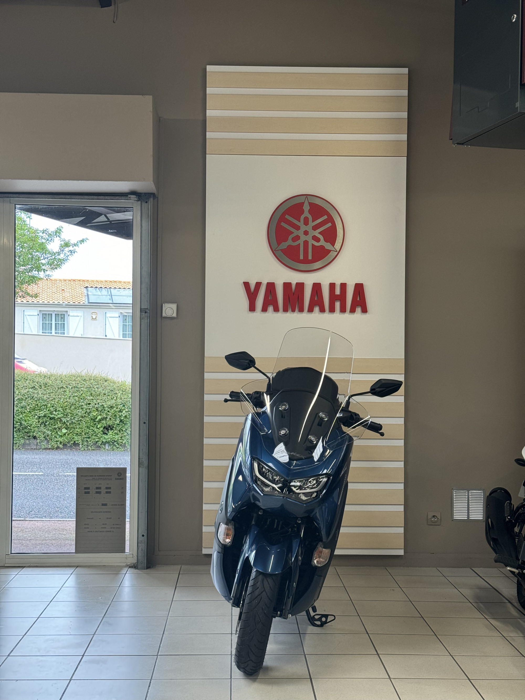 photo de YAMAHA NMAX 125 125 occasion de couleur  en vente à Angouleme n°2