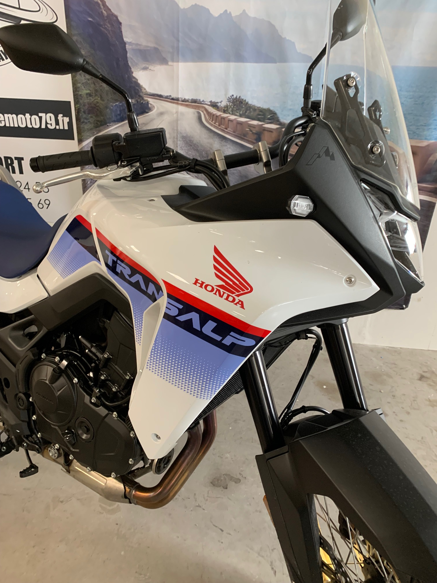 photo de HONDA XL TRANSALP 750 occasion de couleur  en vente à Niort n°2