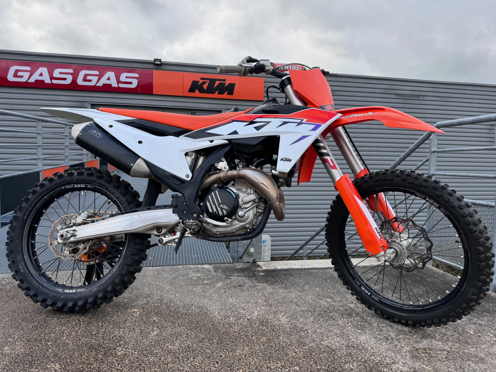 photo de KTM 450 SX-F 450 occasion de couleur  en vente à Feytiat n°3