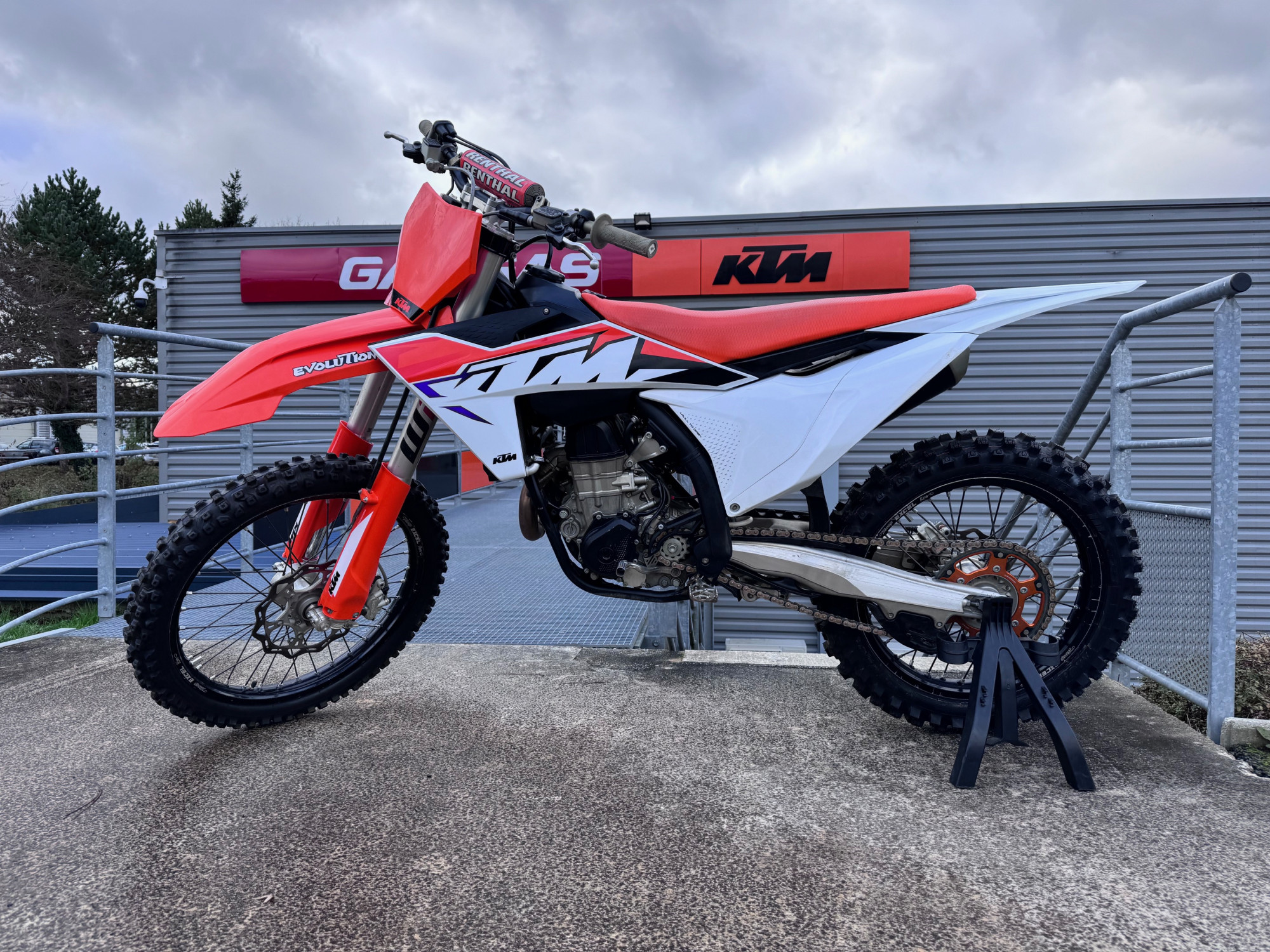 photo de KTM 450 SX-F 450 occasion de couleur  en vente   Feytiat