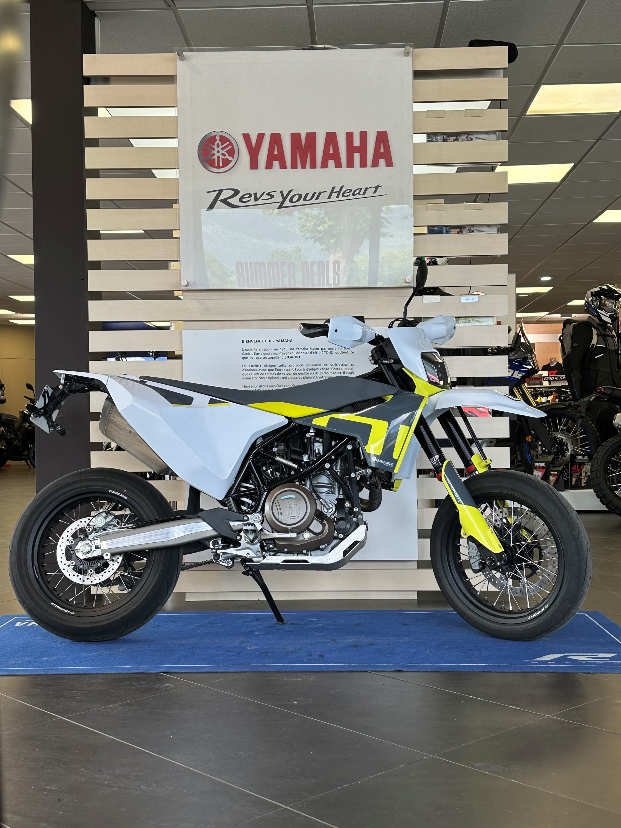 photo de HUSQVARNA 701 SUPERMOTO 701 occasion de couleur  en vente à St Jean De Gonville n°2