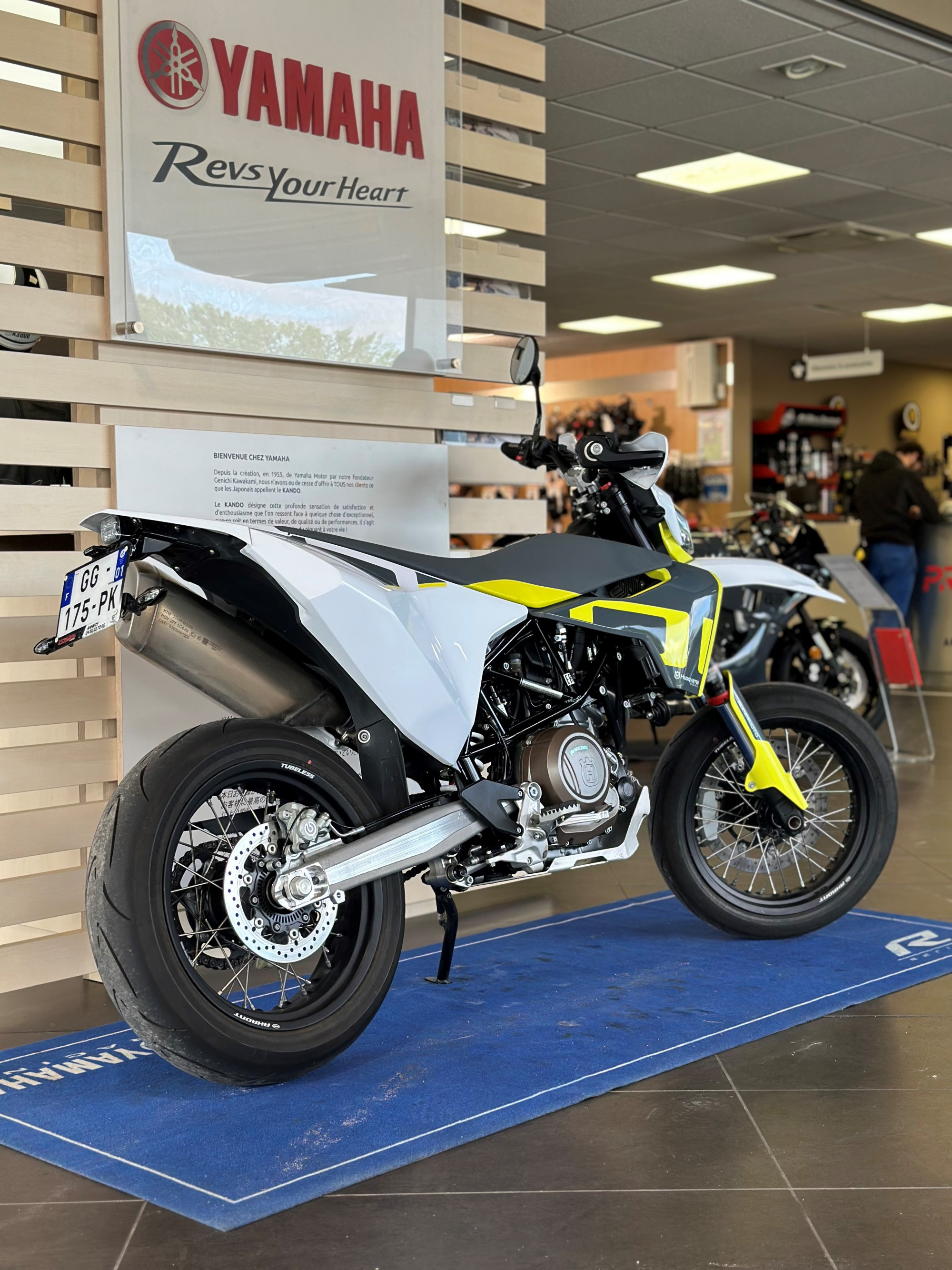 photo de HUSQVARNA 701 SUPERMOTO 701 occasion de couleur  en vente à St Jean De Gonville n°3