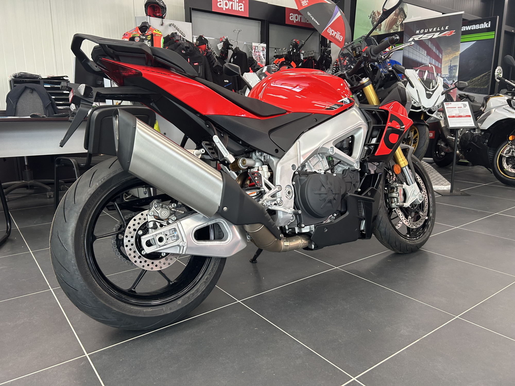 photo de APRILIA TUONO 1100 V4 1100 occasion de couleur  en vente à Chalon Sur Saone n°2