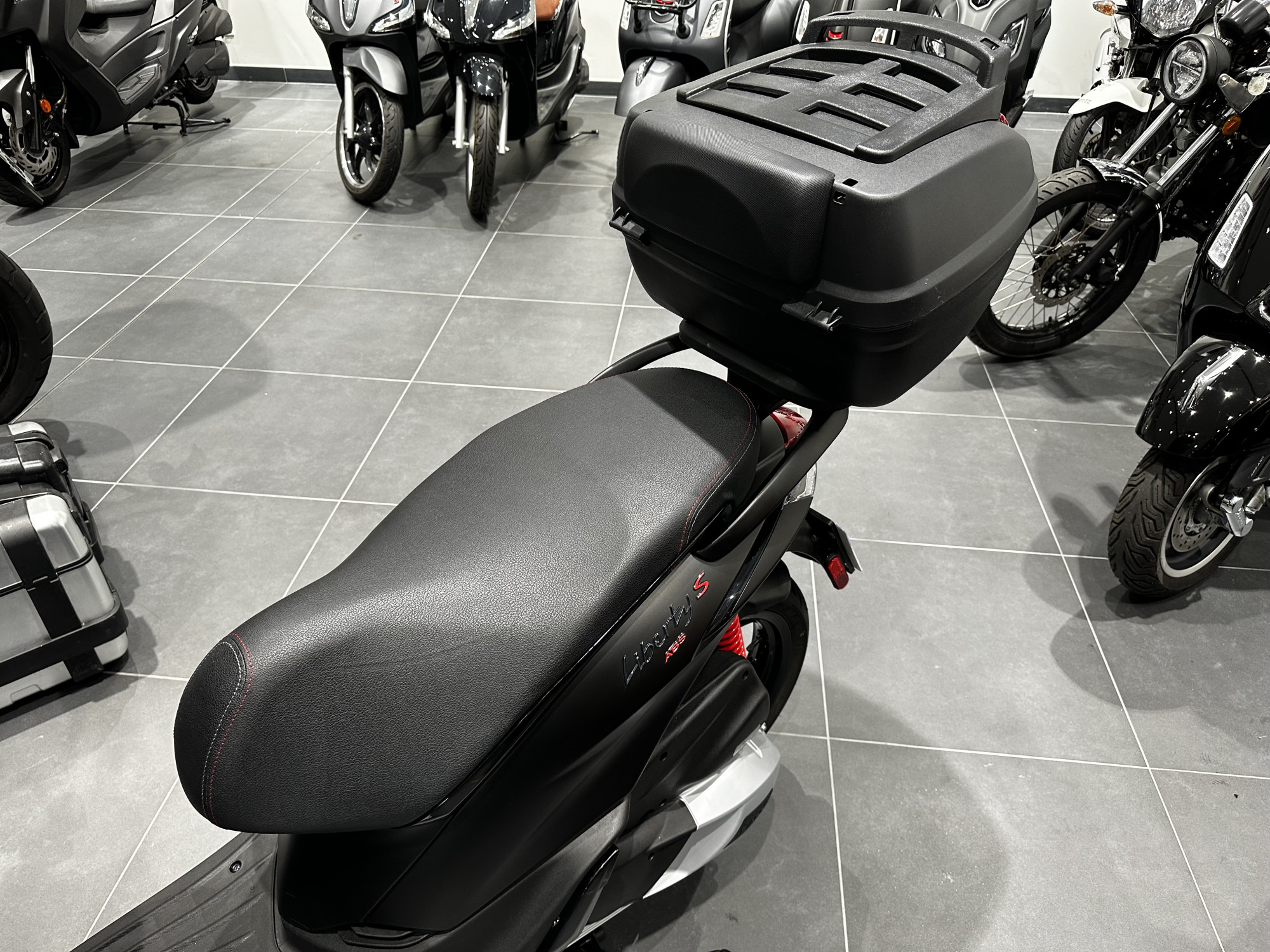 photo de PIAGGIO LIBERTY S 125 IGET 125 occasion de couleur  en vente à Ploeren n°2