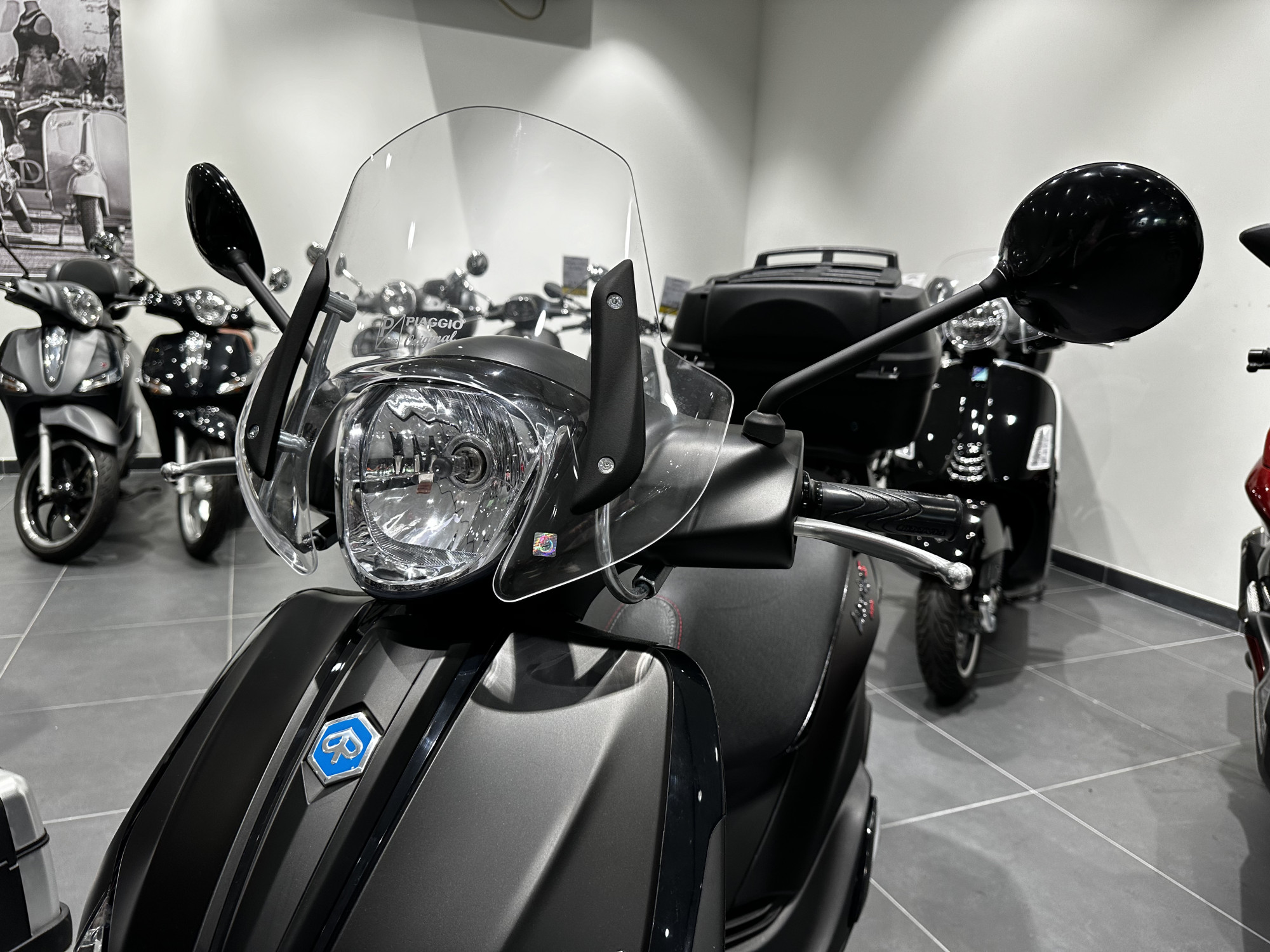 photo de PIAGGIO LIBERTY S 125 IGET 125 occasion de couleur  en vente   Ploeren