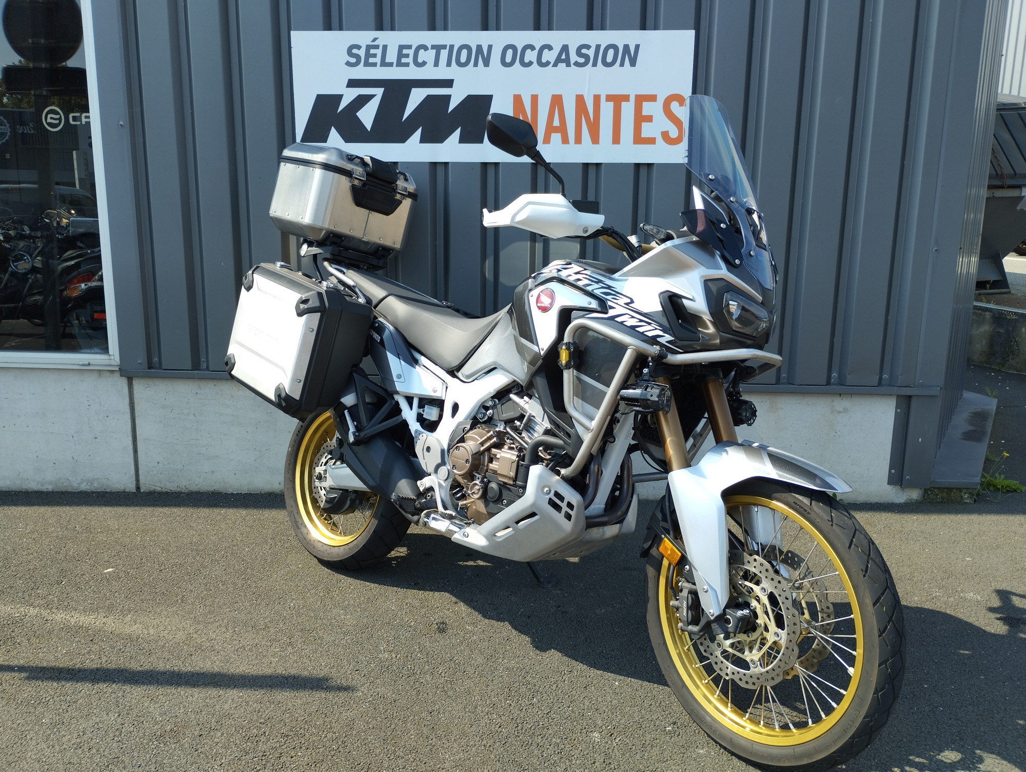 photo de HONDA AFRICA TWIN CRF1000D DCT 1000 occasion de couleur  en vente à Orvault n°3