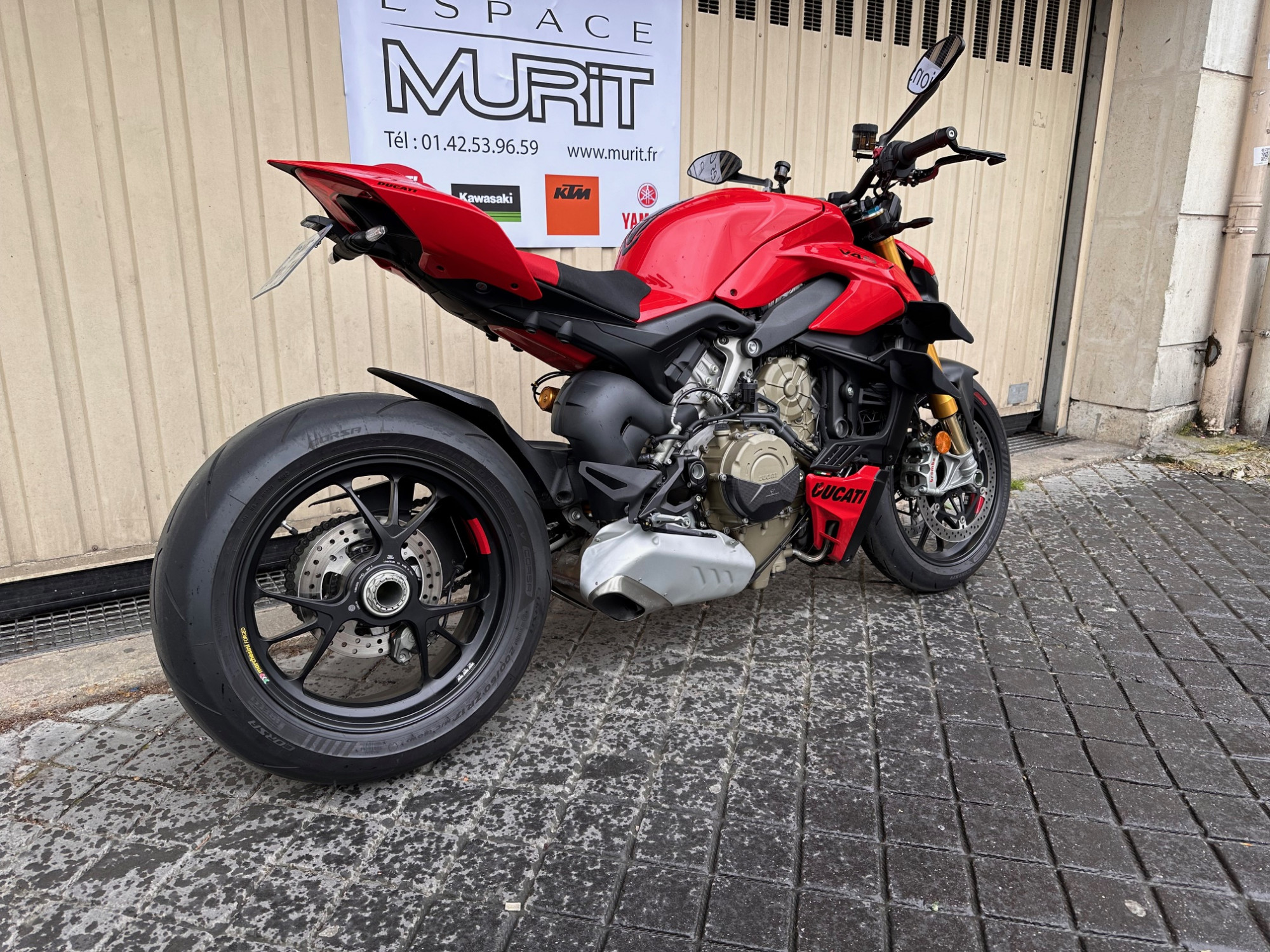 photo de DUCATI STREETFIGHTER V4S 1103 occasion de couleur  en vente à Chatillon n°2