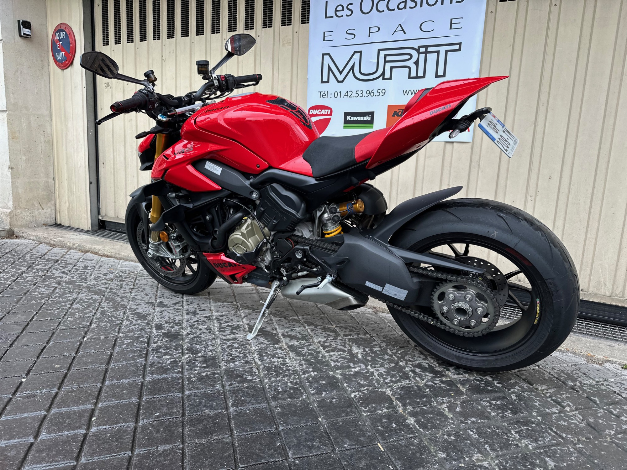 photo de DUCATI STREETFIGHTER V4S 1103 occasion de couleur  en vente   Chatillon