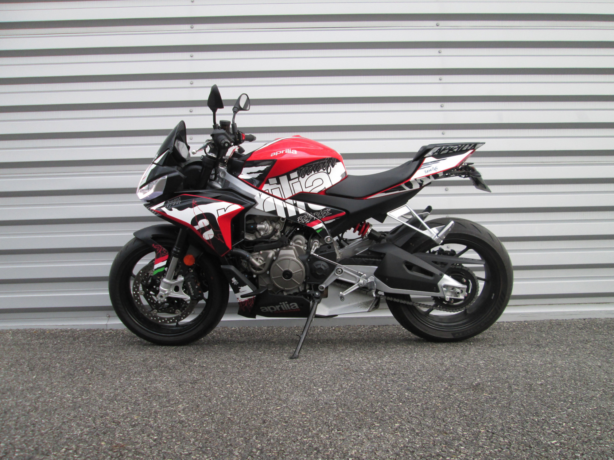 photo de APRILIA TUONO 660 660 occasion de couleur  en vente   Auch