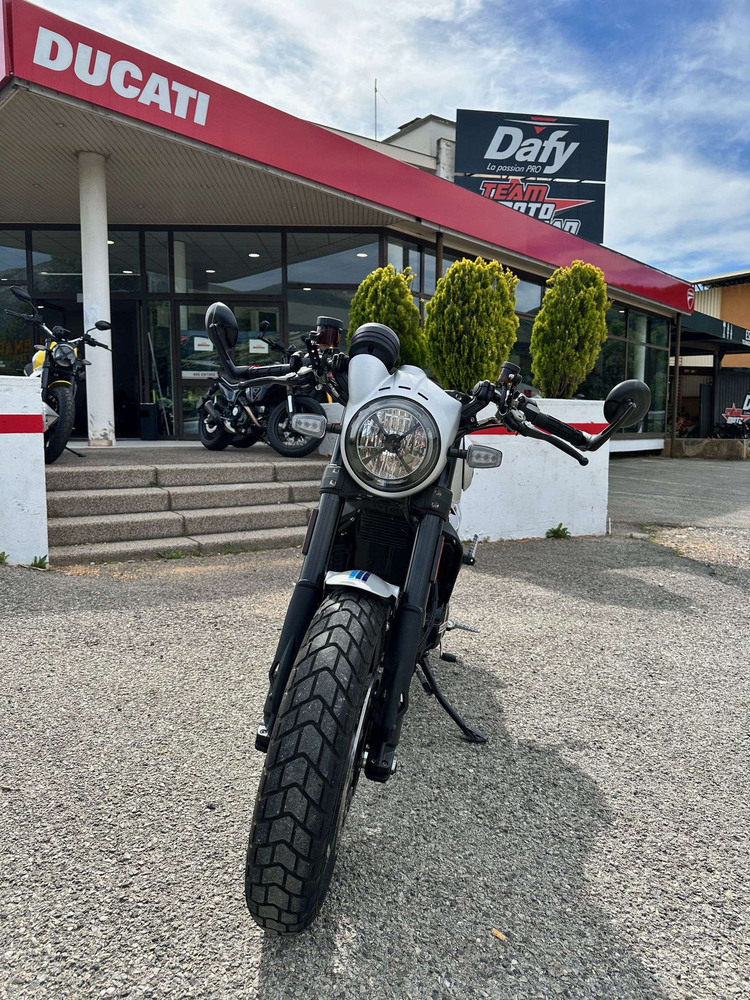 photo de DUCATI DUCATI SCRAMBLER 800 CAFE RACER  800 occasion de couleur  en vente à Gap n°1