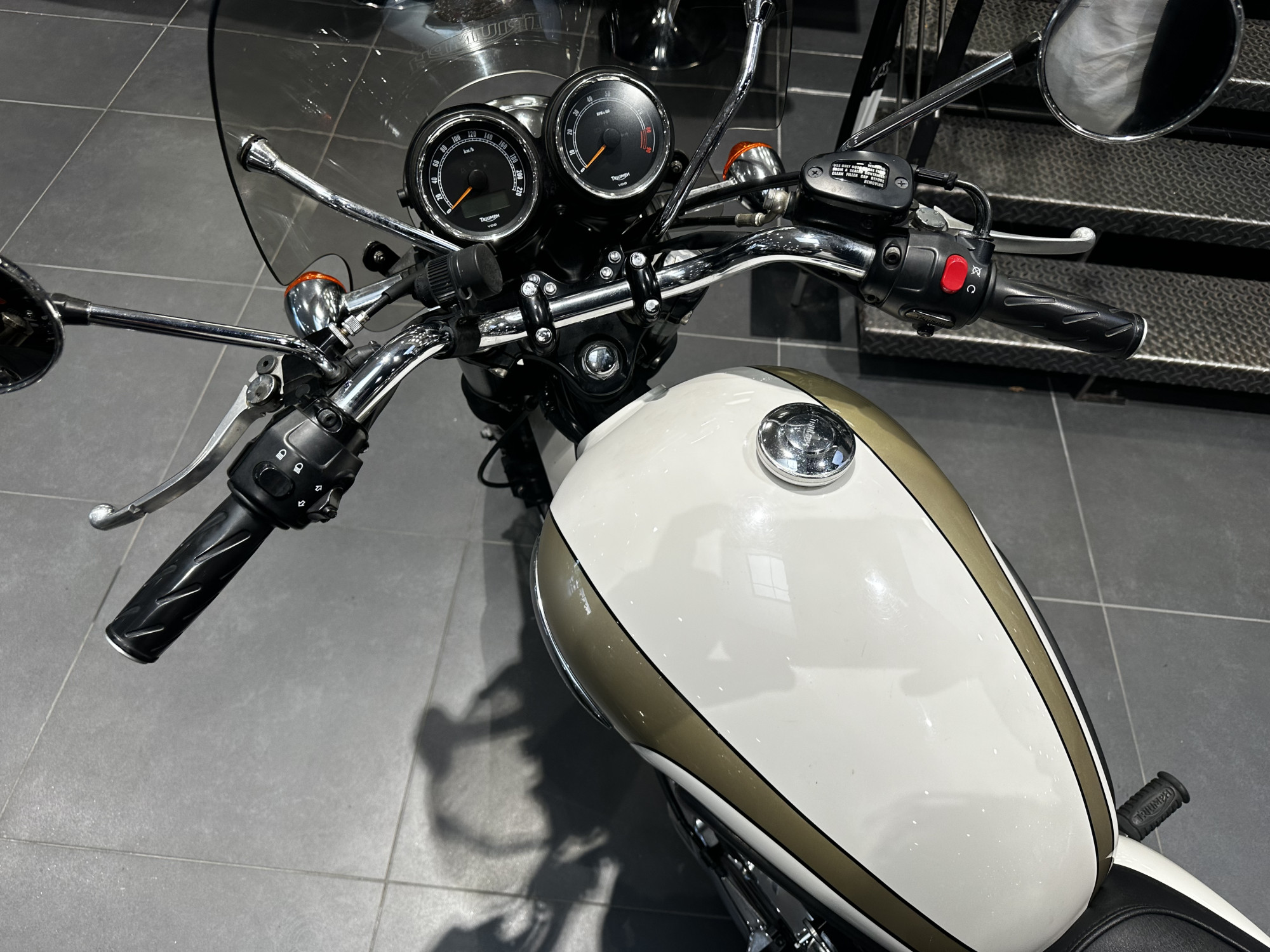 photo de TRIUMPH T 100 865 occasion de couleur  en vente à Ploeren n°3