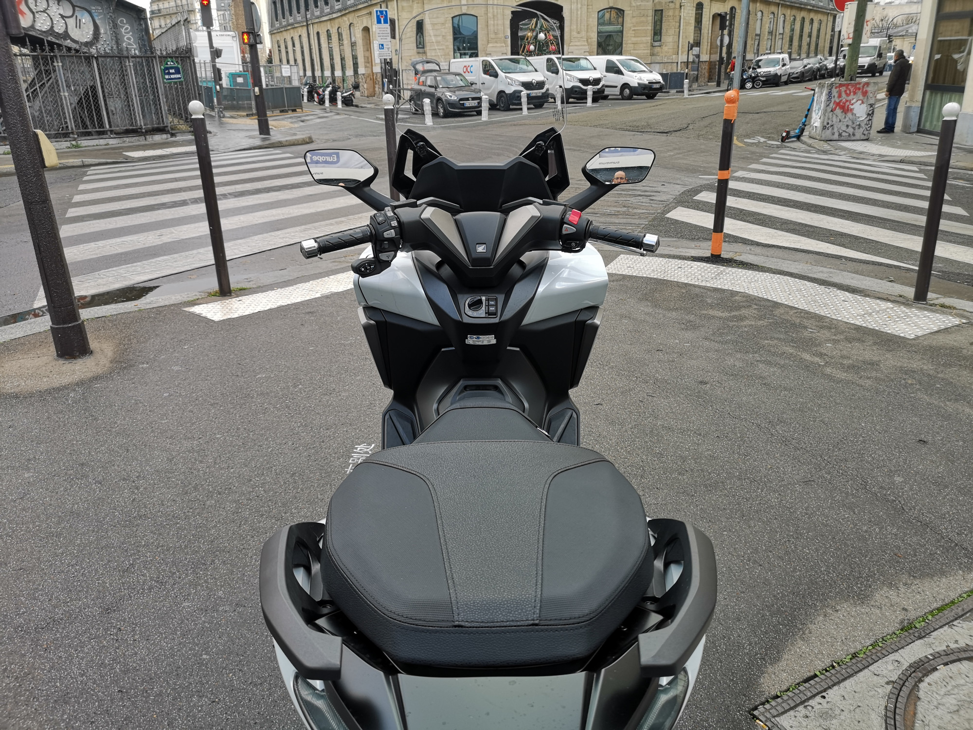 photo de HONDA NSS FORZA 350 350 occasion de couleur  en vente à Paris 10 n°3