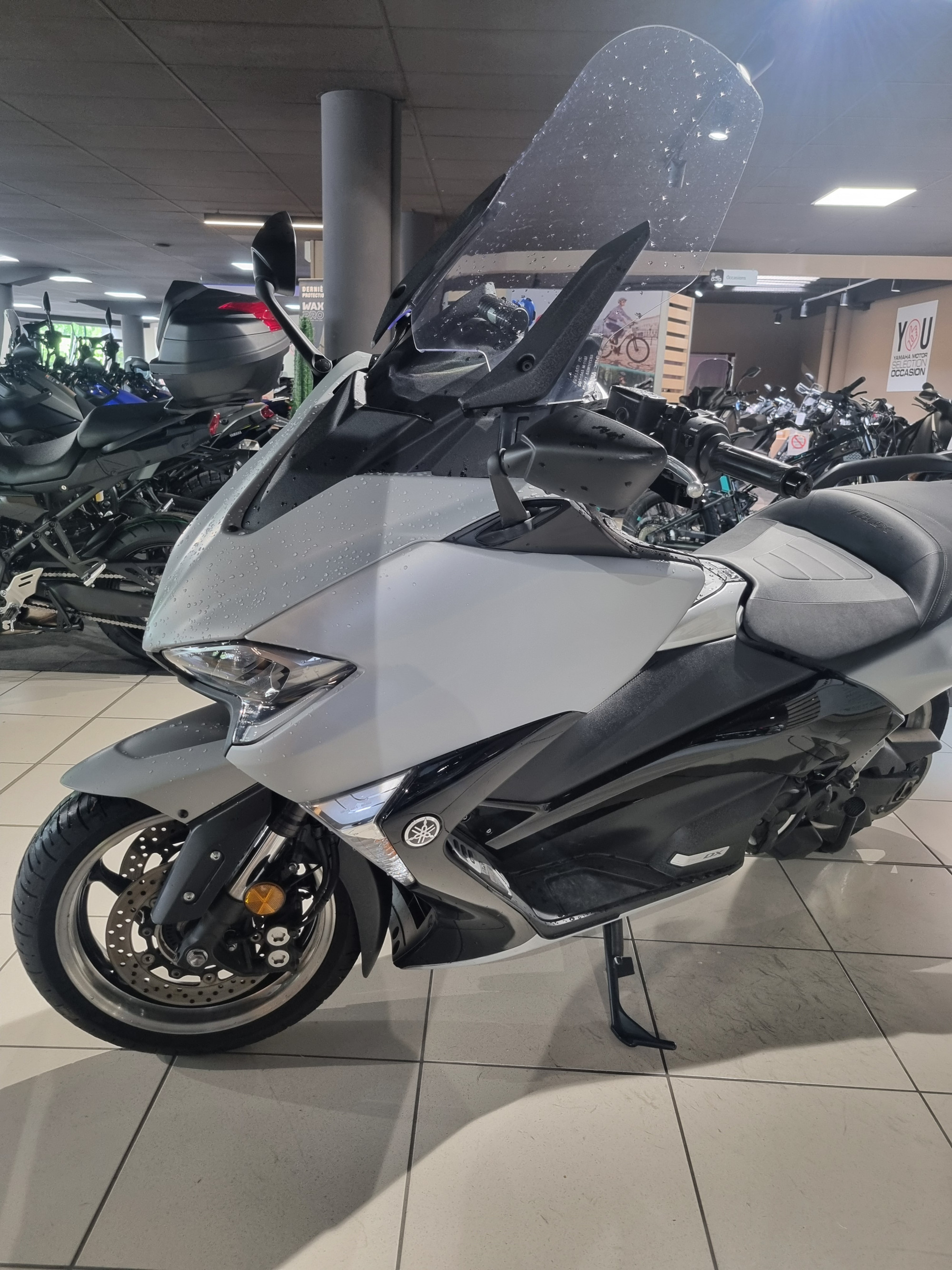 photo de YAMAHA XP T-MAX 530 DX 530 occasion de couleur  en vente   Orvault