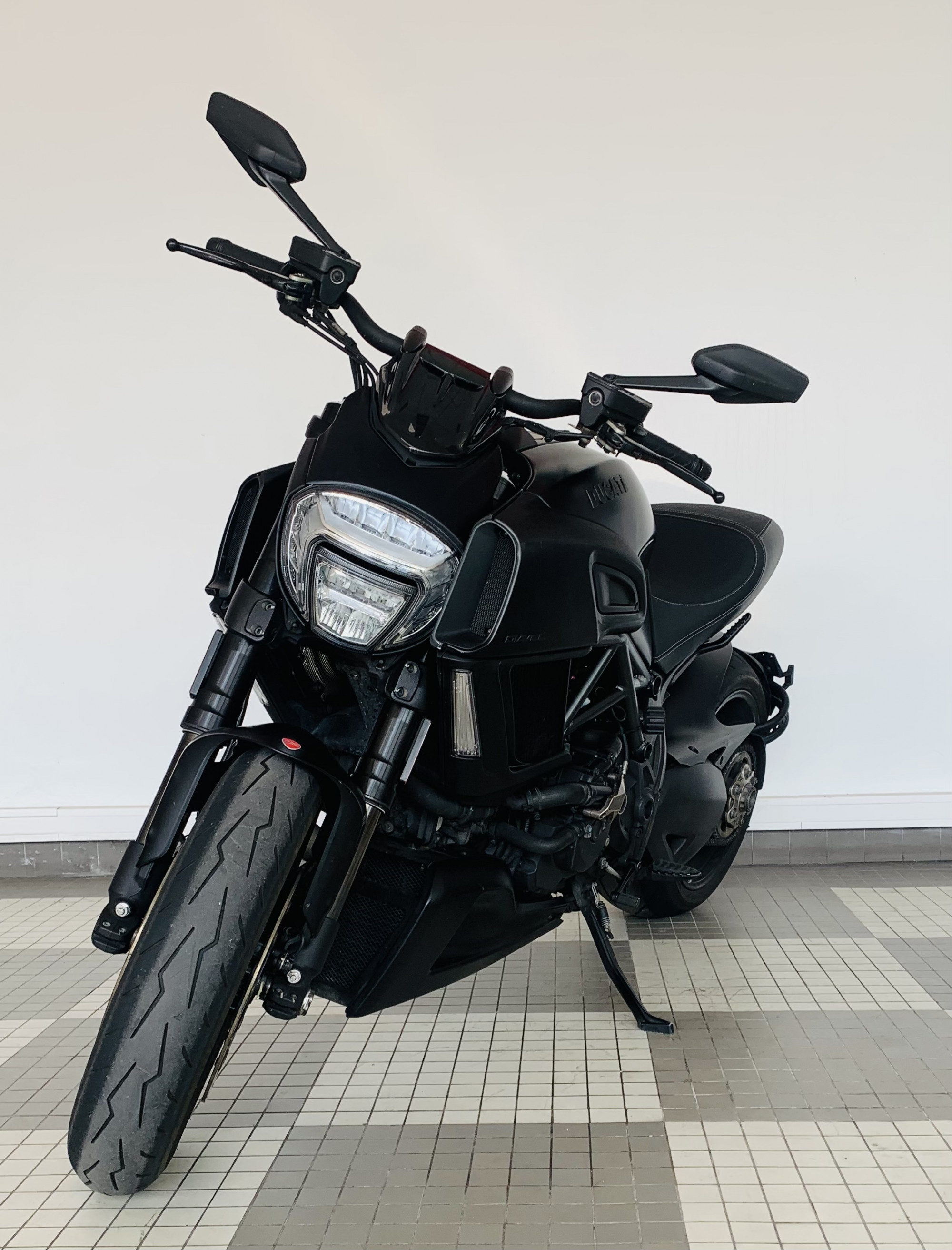 photo de DUCATI DIAVEL DARK 1198 occasion de couleur  en vente à Melun n°3