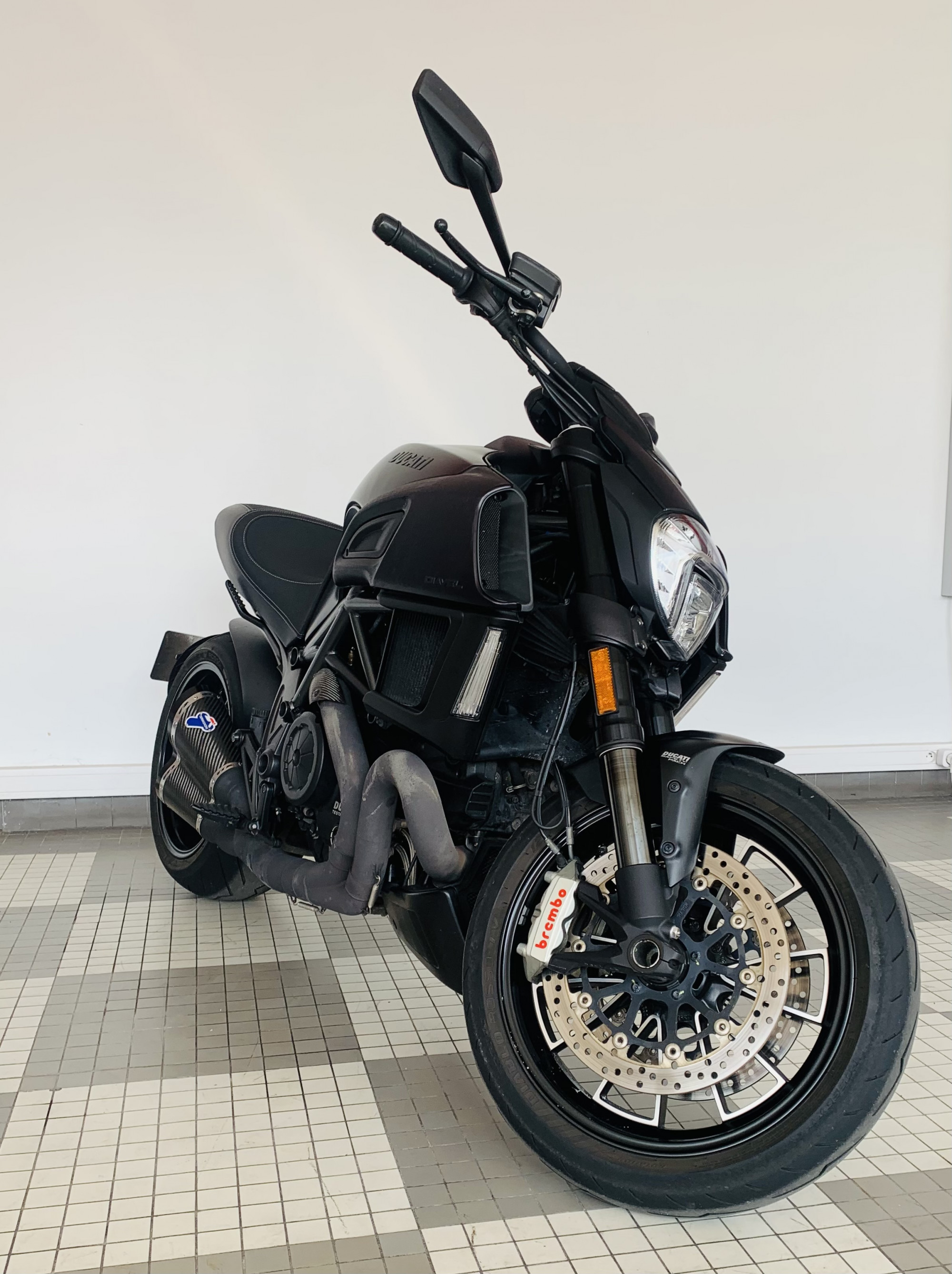 photo de DUCATI DIAVEL DARK 1198 occasion de couleur  en vente à Melun n°2