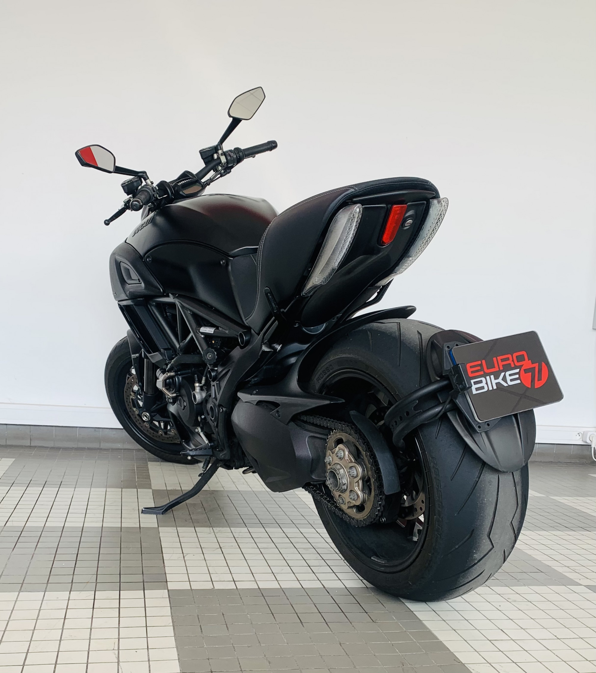 photo de DUCATI DIAVEL DARK 1198 occasion de couleur  en vente à Melun n°1