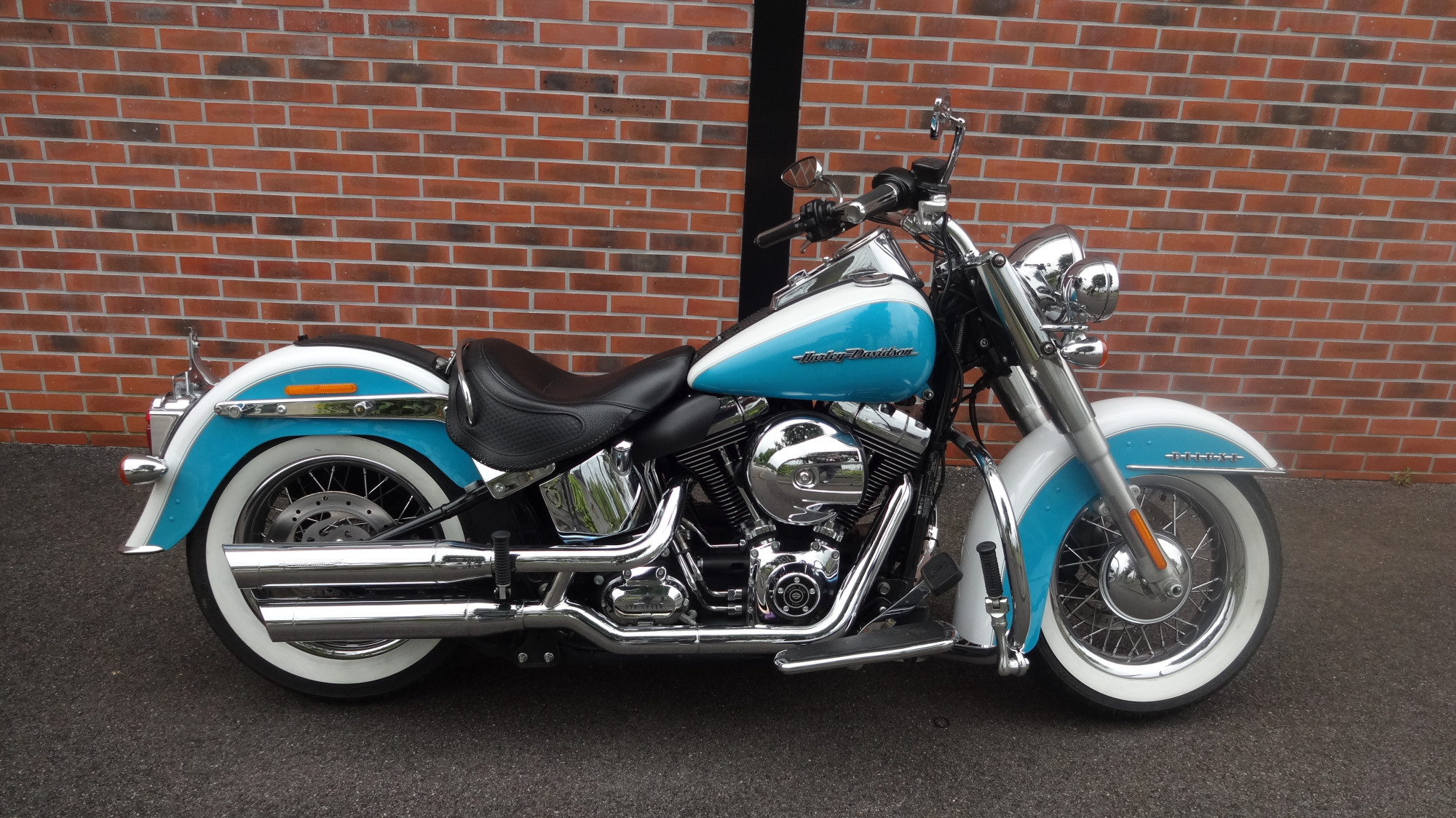 photo de HARLEY DAVIDSON SOFTAIL DELUXE 1690 1690 occasion de couleur  en vente   St Jean Du Cardonnay