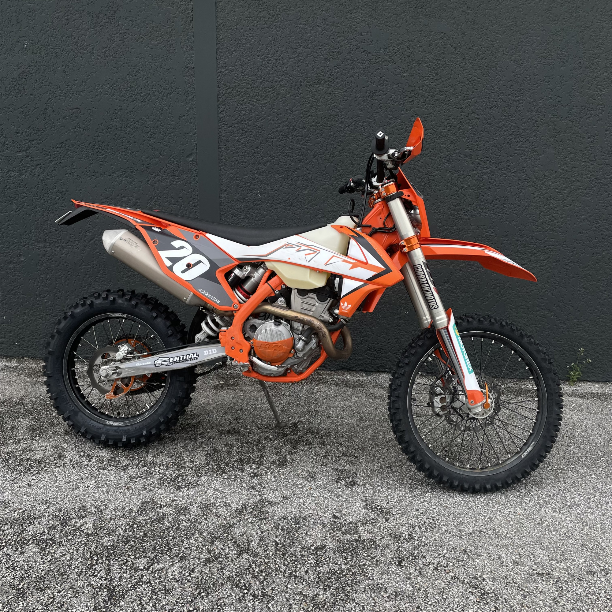 photo de KTM 250 EXC-F SIX DAYS 2019 250 occasion de couleur  en vente   Perpignan