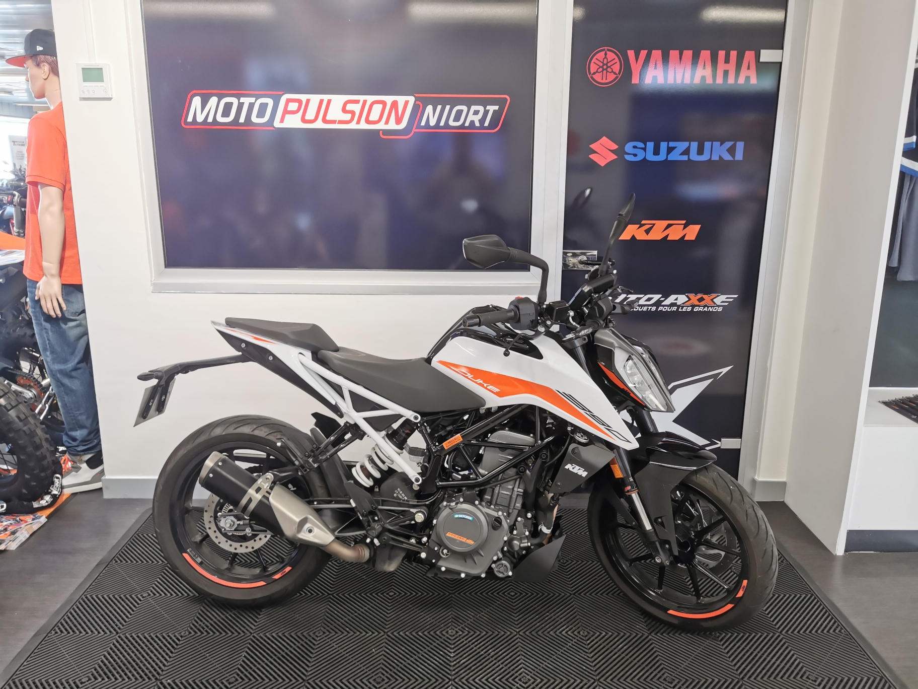 photo de KTM 390 DUKE ABS 390 occasion de couleur  en vente à Niort n°3