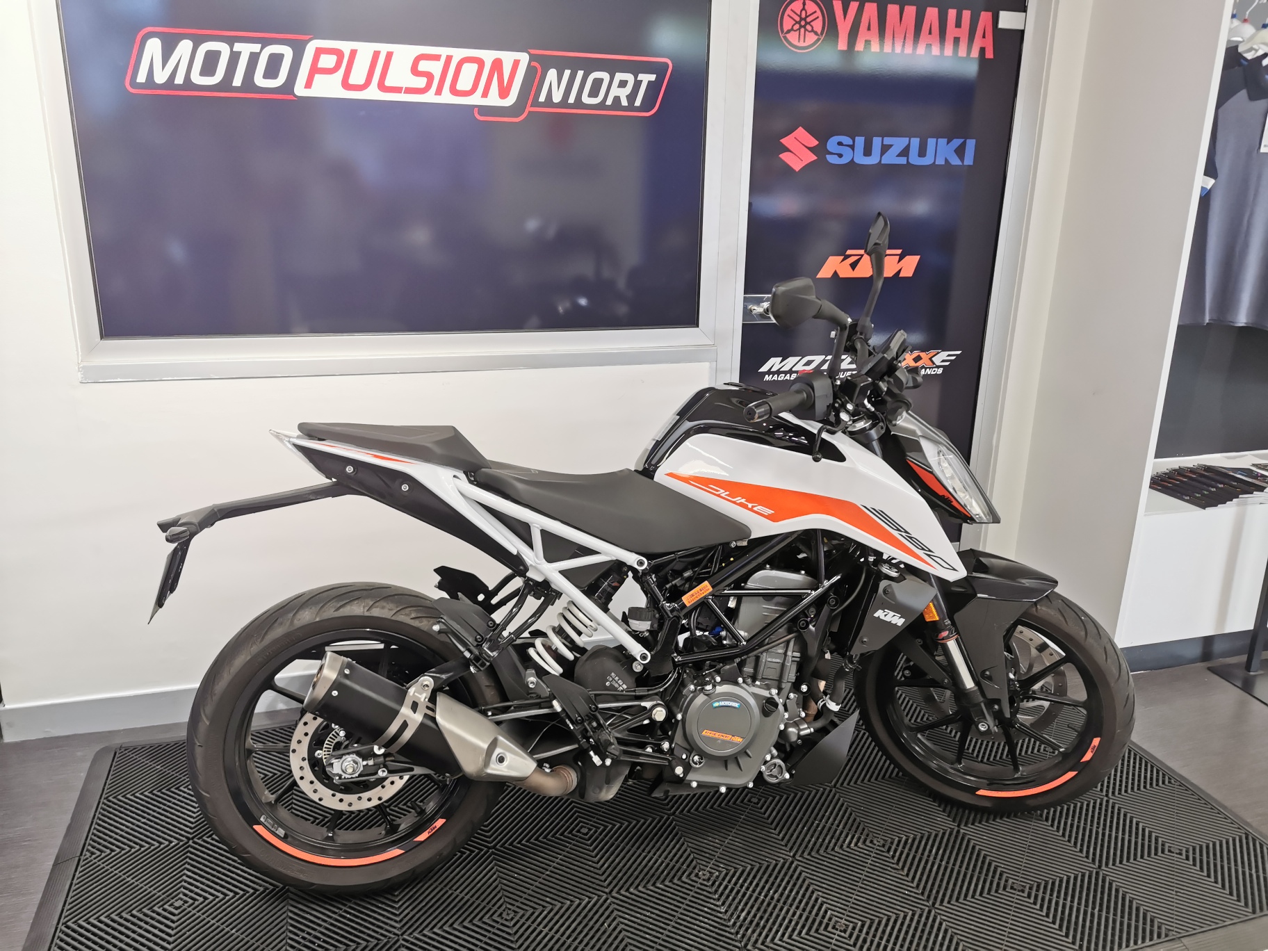 photo de KTM 390 DUKE ABS 390 occasion de couleur  en vente   Niort