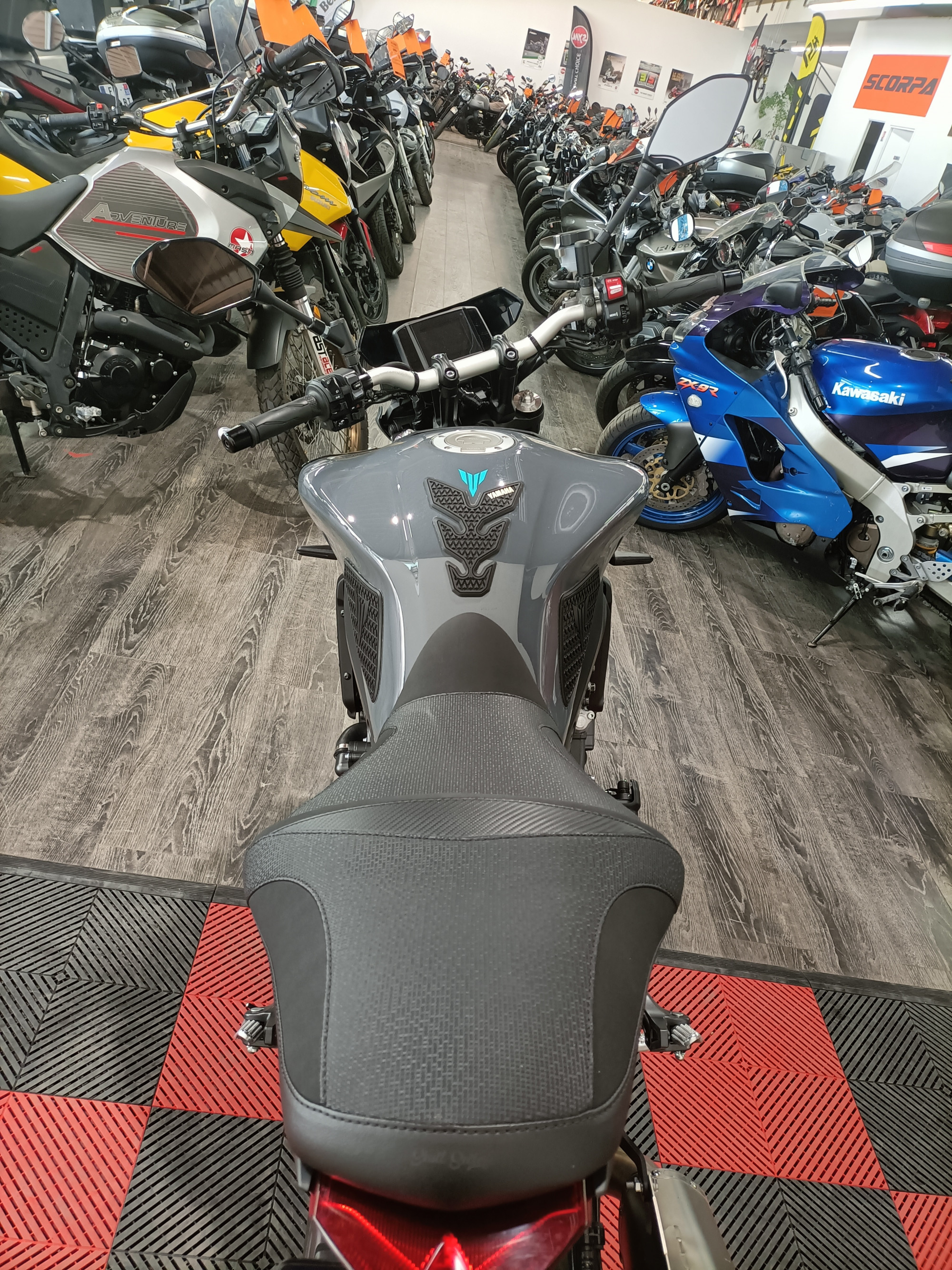 photo de YAMAHA MT-09 850 occasion de couleur  en vente à Nimes n°2