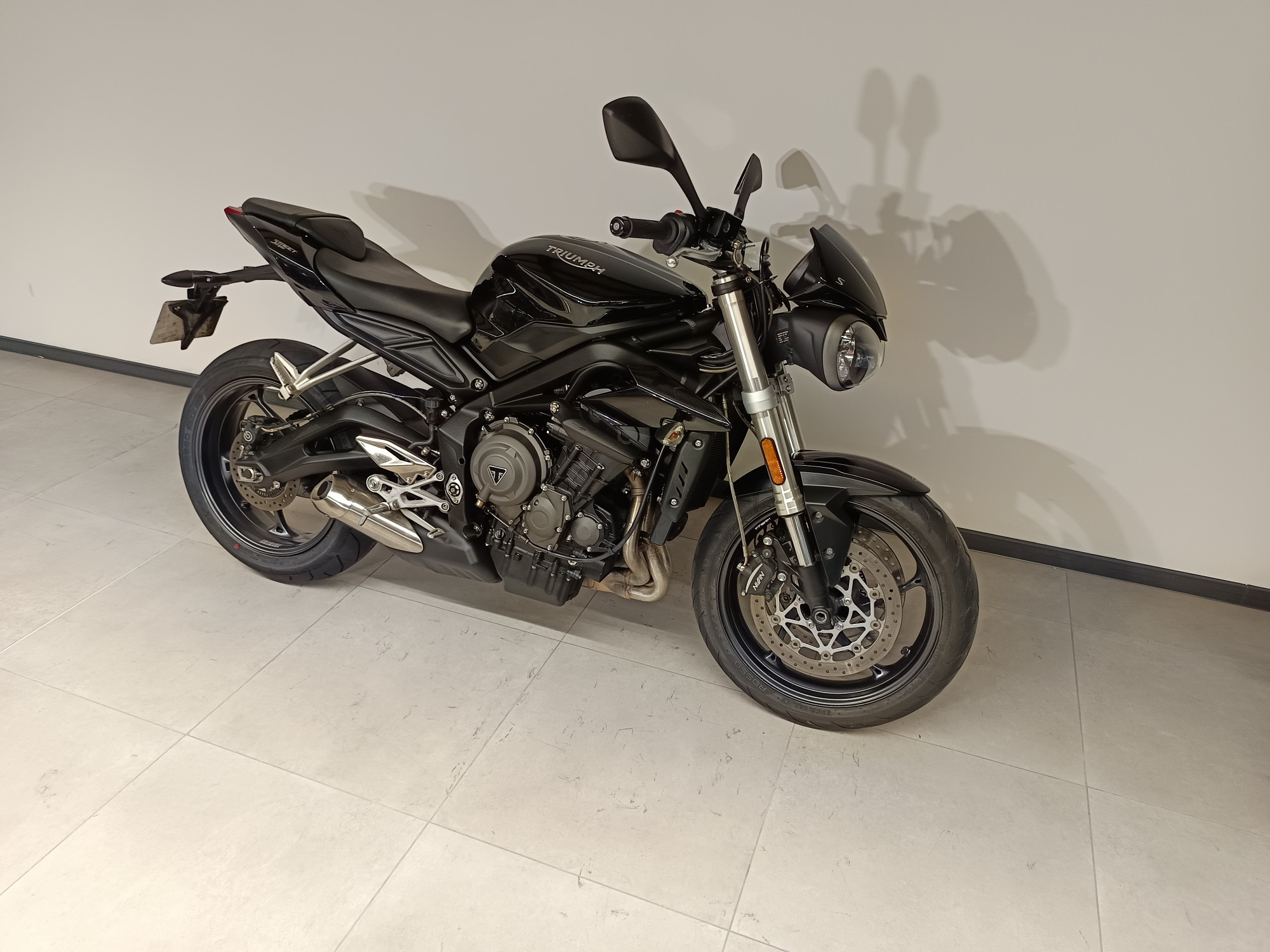 photo de TRIUMPH STREET TRIPLE 660 660 occasion de couleur  en vente à Cabestany n°3