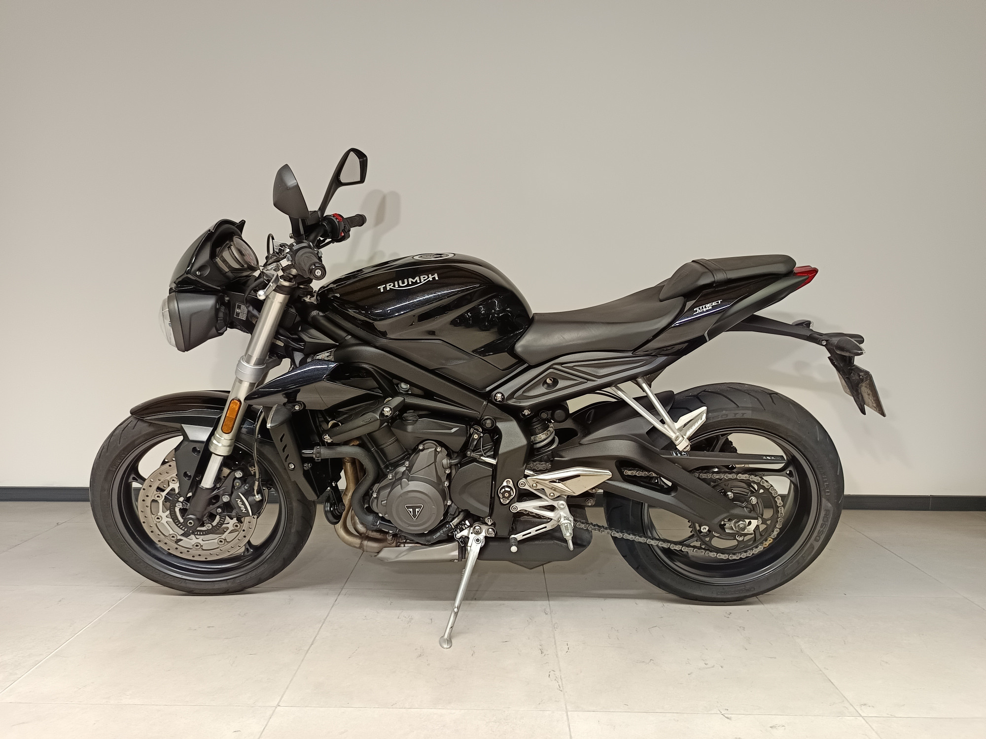 photo de TRIUMPH STREET TRIPLE 660 660 occasion de couleur  en vente à Cabestany n°2