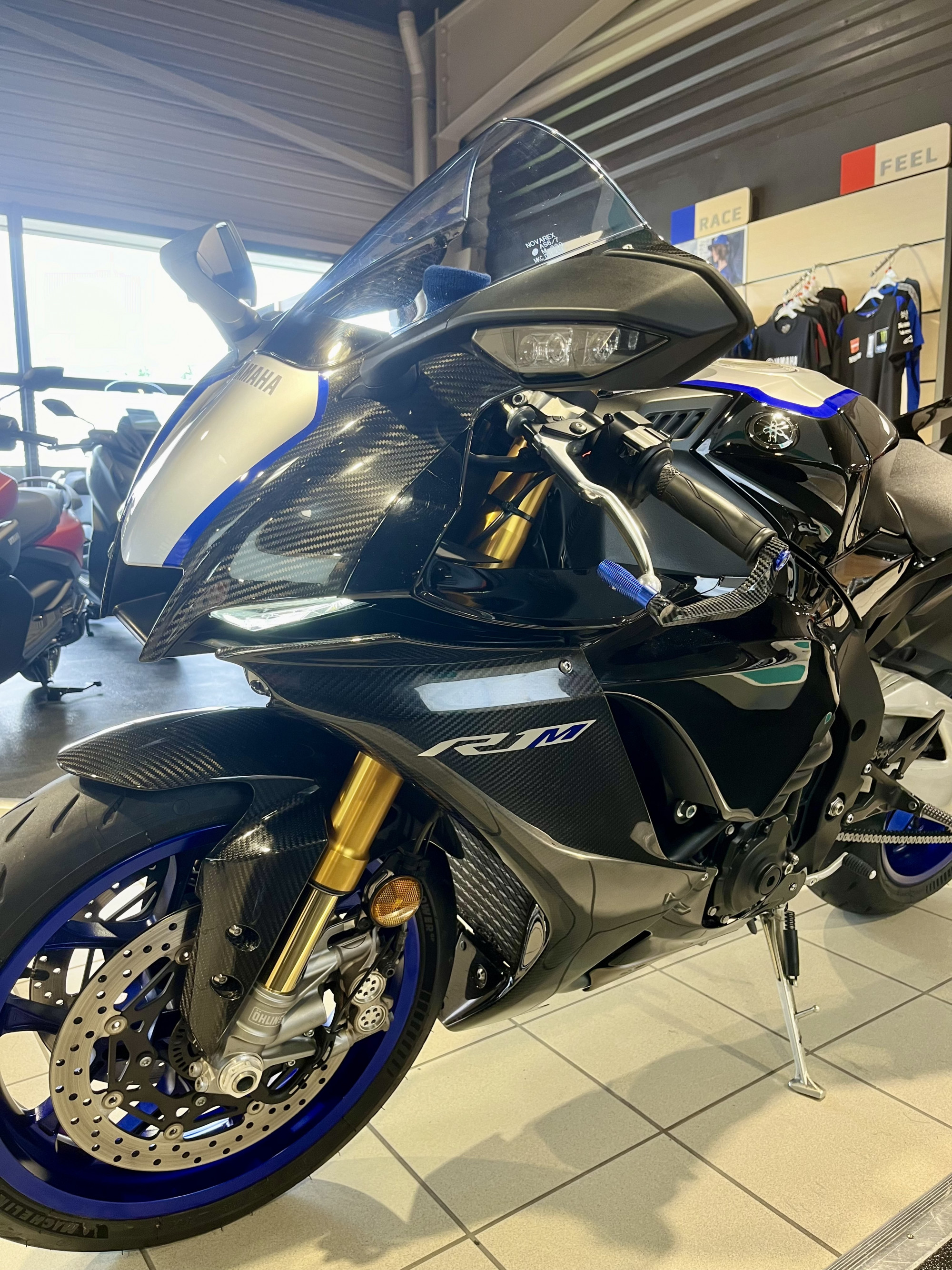 photo de YAMAHA YZF 1000 R1 M 1000 occasion de couleur  en vente à Lanester n°3