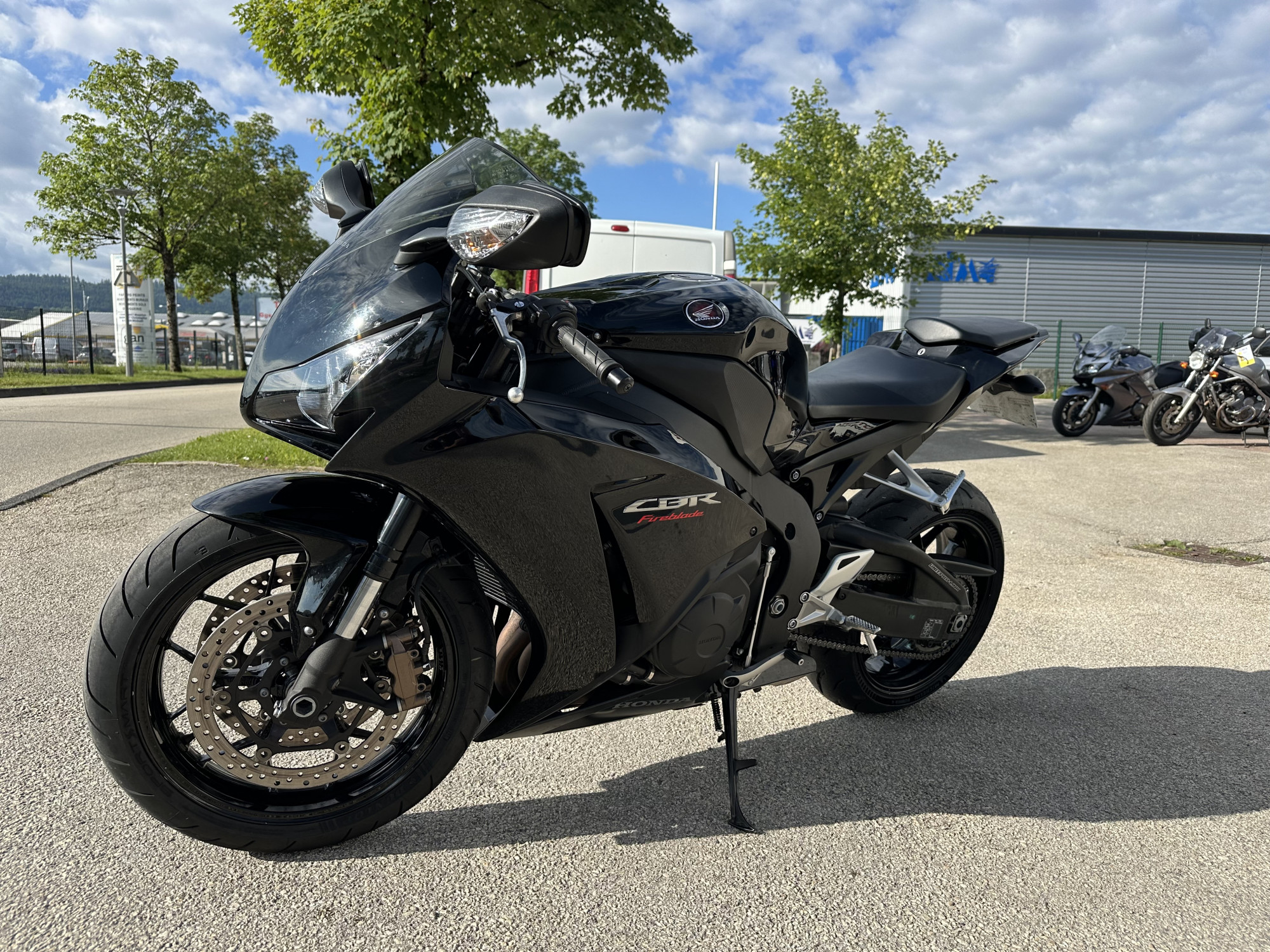 photo de HONDA CBR 1000 RR FIREBLADE 1000 occasion de couleur  en vente à Pontarlier n°3