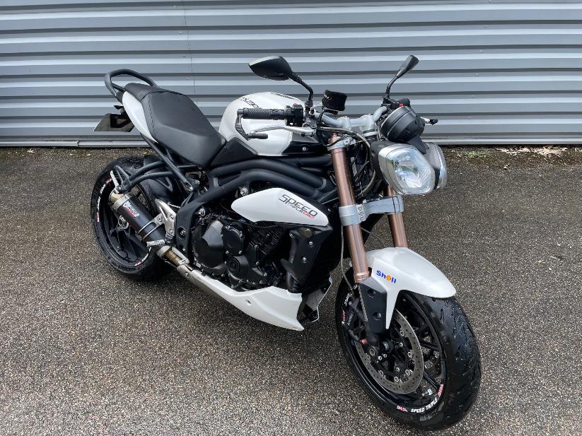 photo de TRIUMPH SPEED TRIPLE 1050 occasion de couleur  en vente à Feytiat n°1