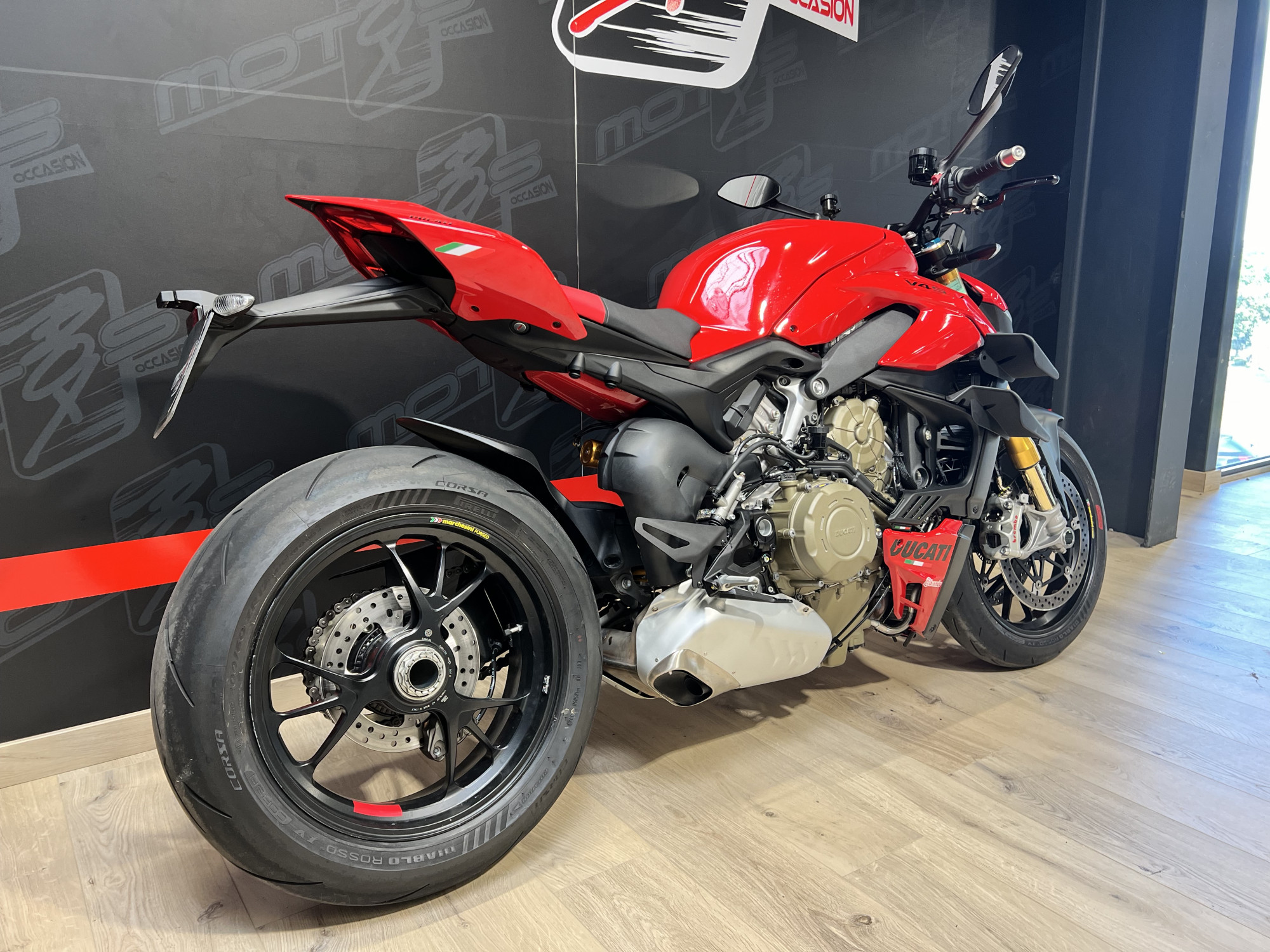 photo de DUCATI STREETFIGHTER V4S 1103 occasion de couleur  en vente à Franois n°2