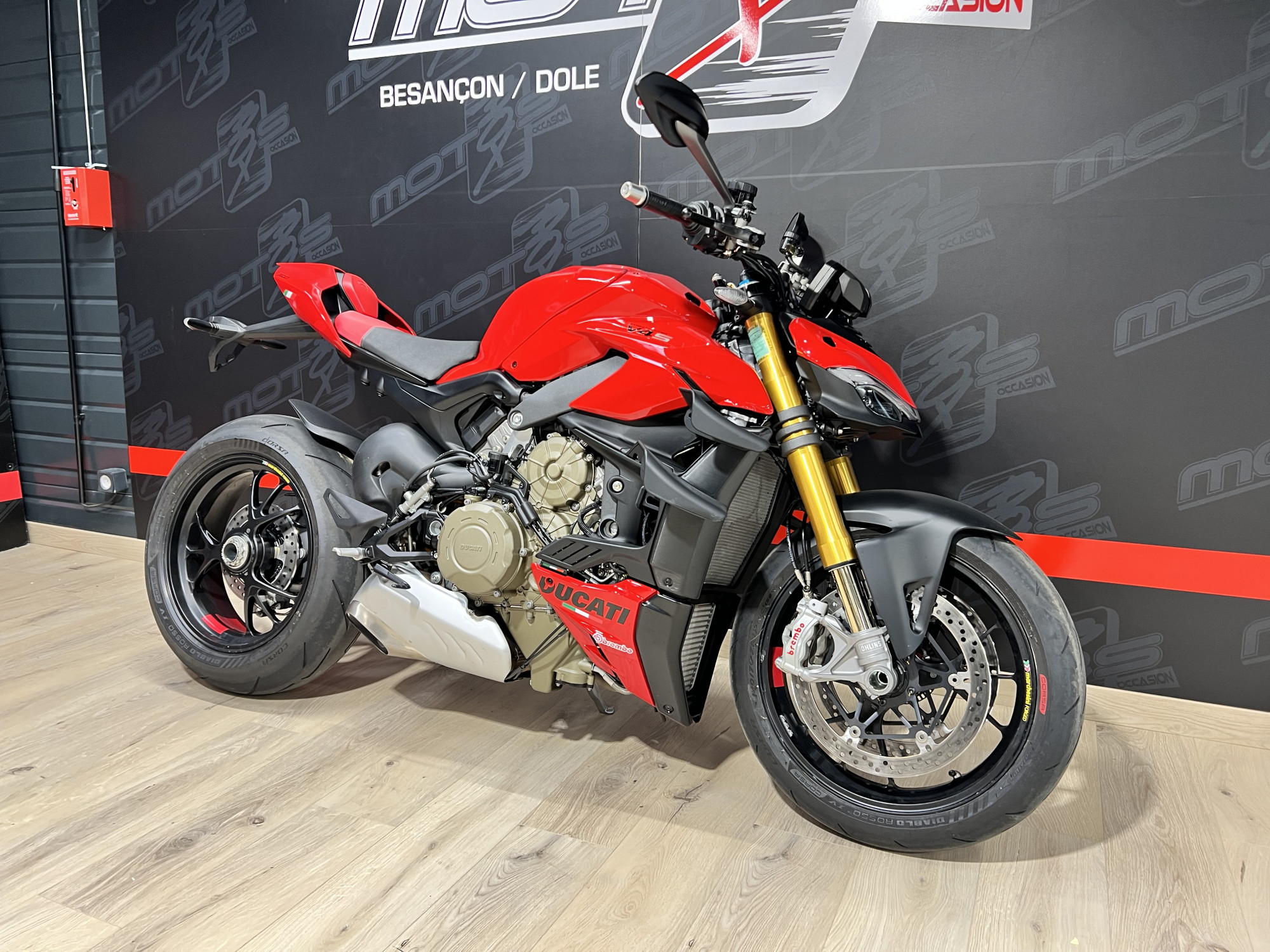 photo de DUCATI STREETFIGHTER V4S 1103 occasion de couleur  en vente à Franois n°3