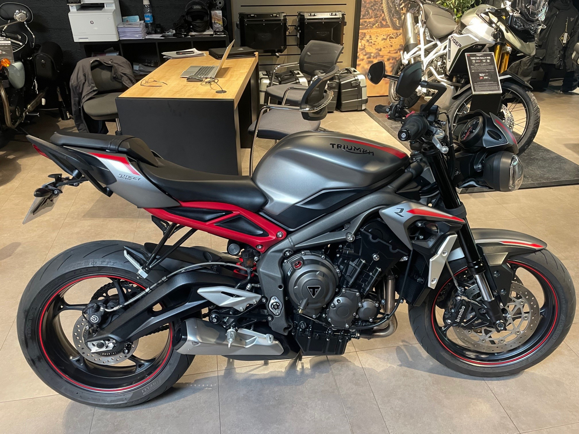 photo de TRIUMPH STREET TRIPLE 765 R 765 occasion de couleur  en vente   Lanester