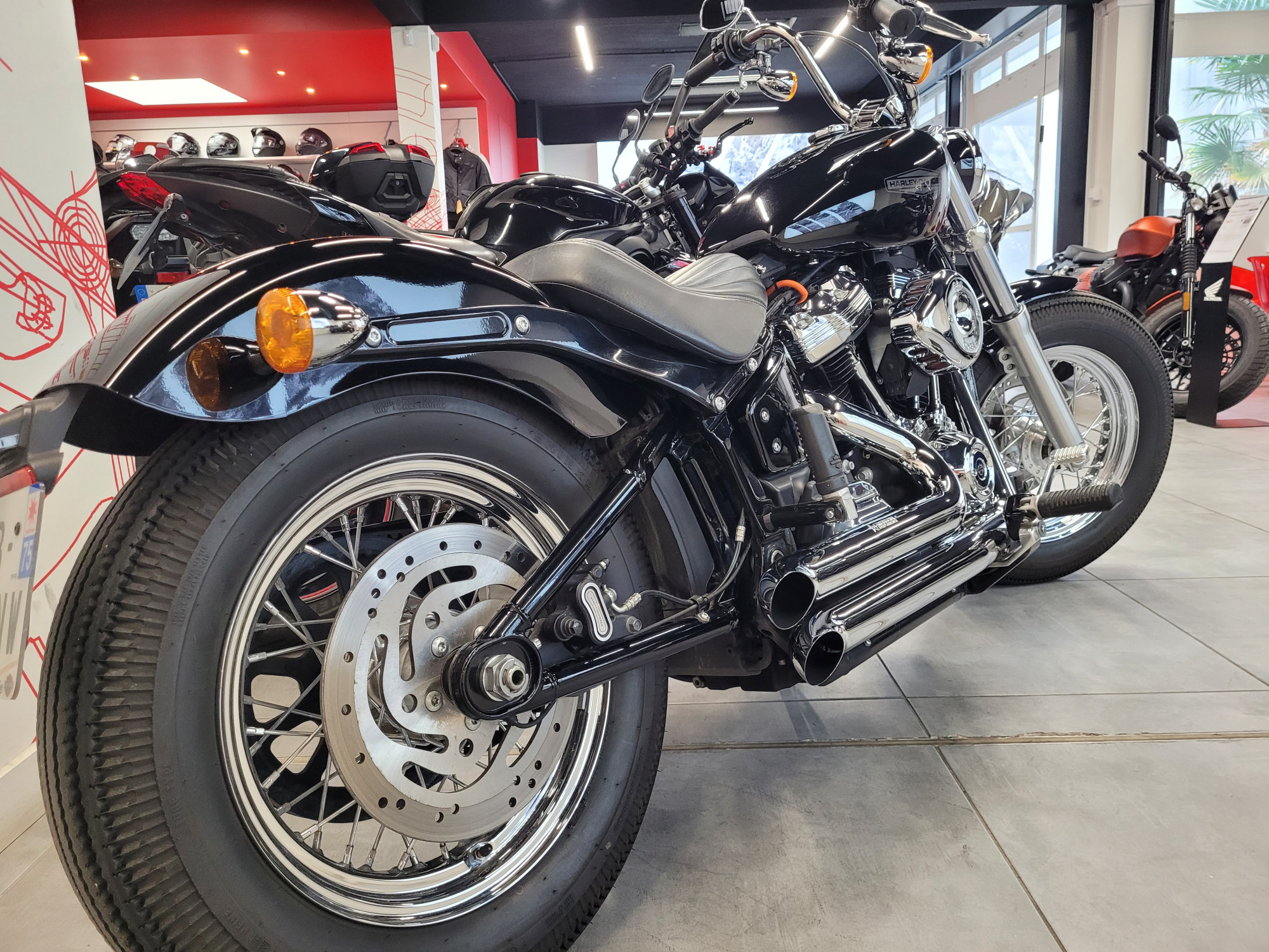 photo de HARLEY DAVIDSON SOFTAIL STANDARD 1745 1745 occasion de couleur  en vente à Paris 12 n°1