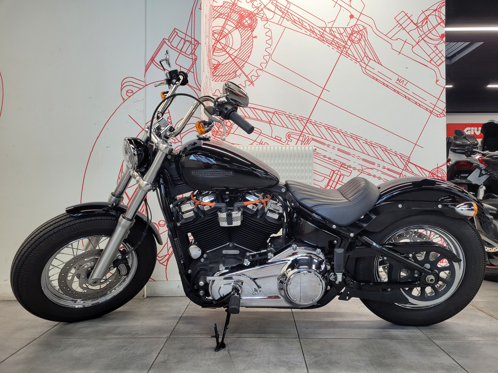 photo de HARLEY DAVIDSON SOFTAIL STANDARD 1745 1745 occasion de couleur  en vente à Paris 12 n°2