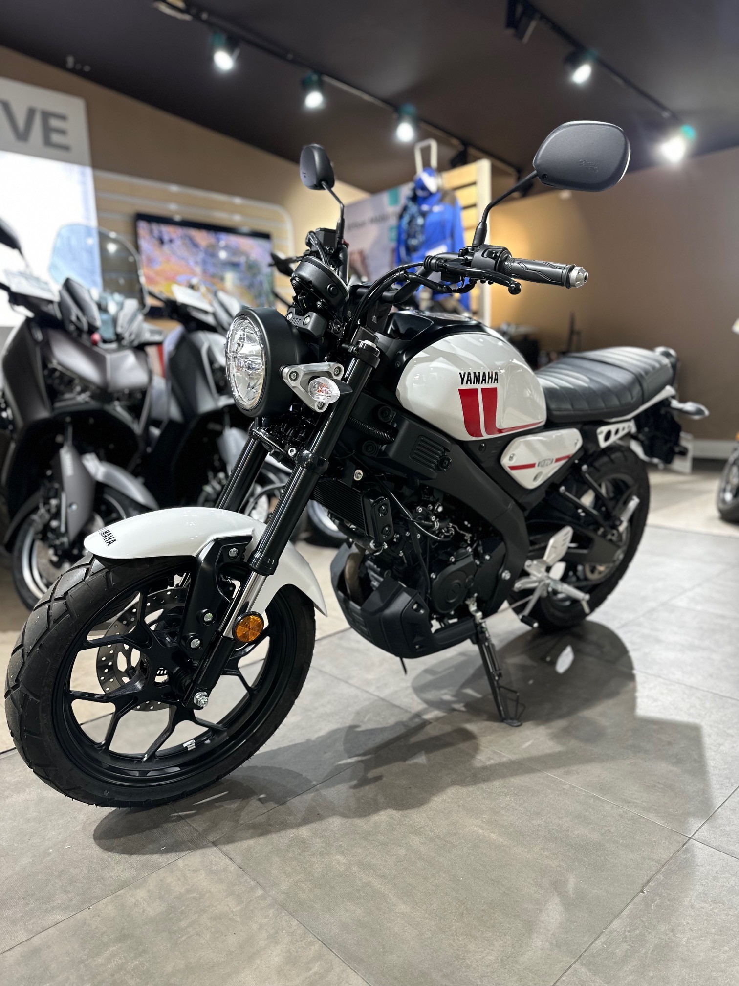 photo de YAMAHA XSR 125 125 occasion de couleur  en vente à Joinville Le Pont n°2