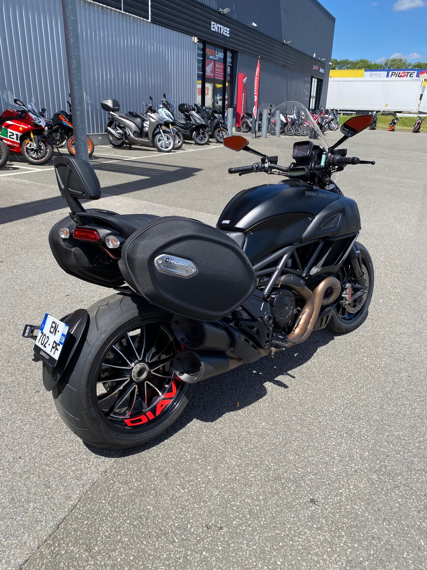 photo de DUCATI DIAVEL 1198 occasion de couleur  en vente à Seclin n°3