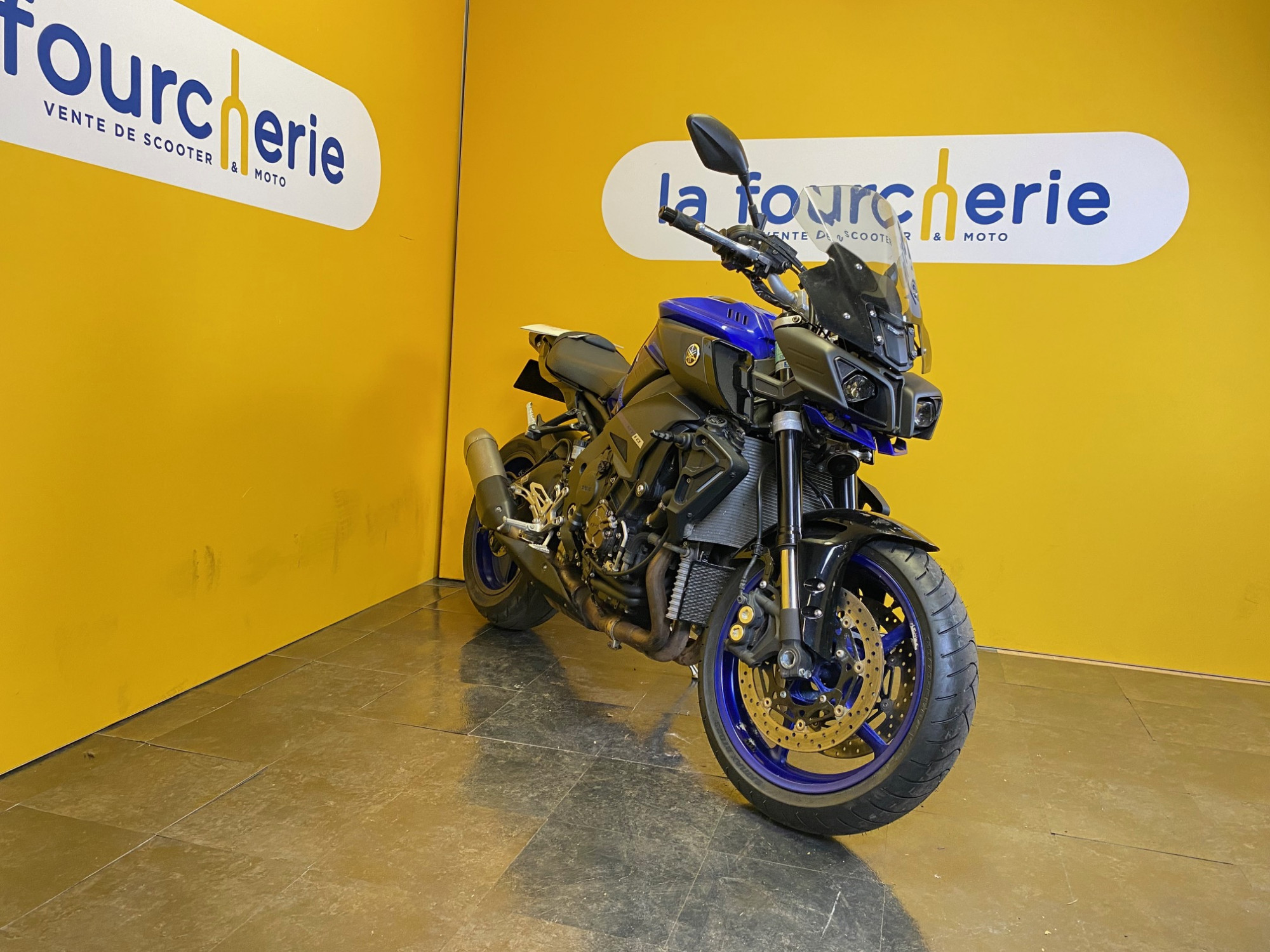 photo de YAMAHA MT-10 1000 occasion de couleur  en vente à Paris 15 n°3