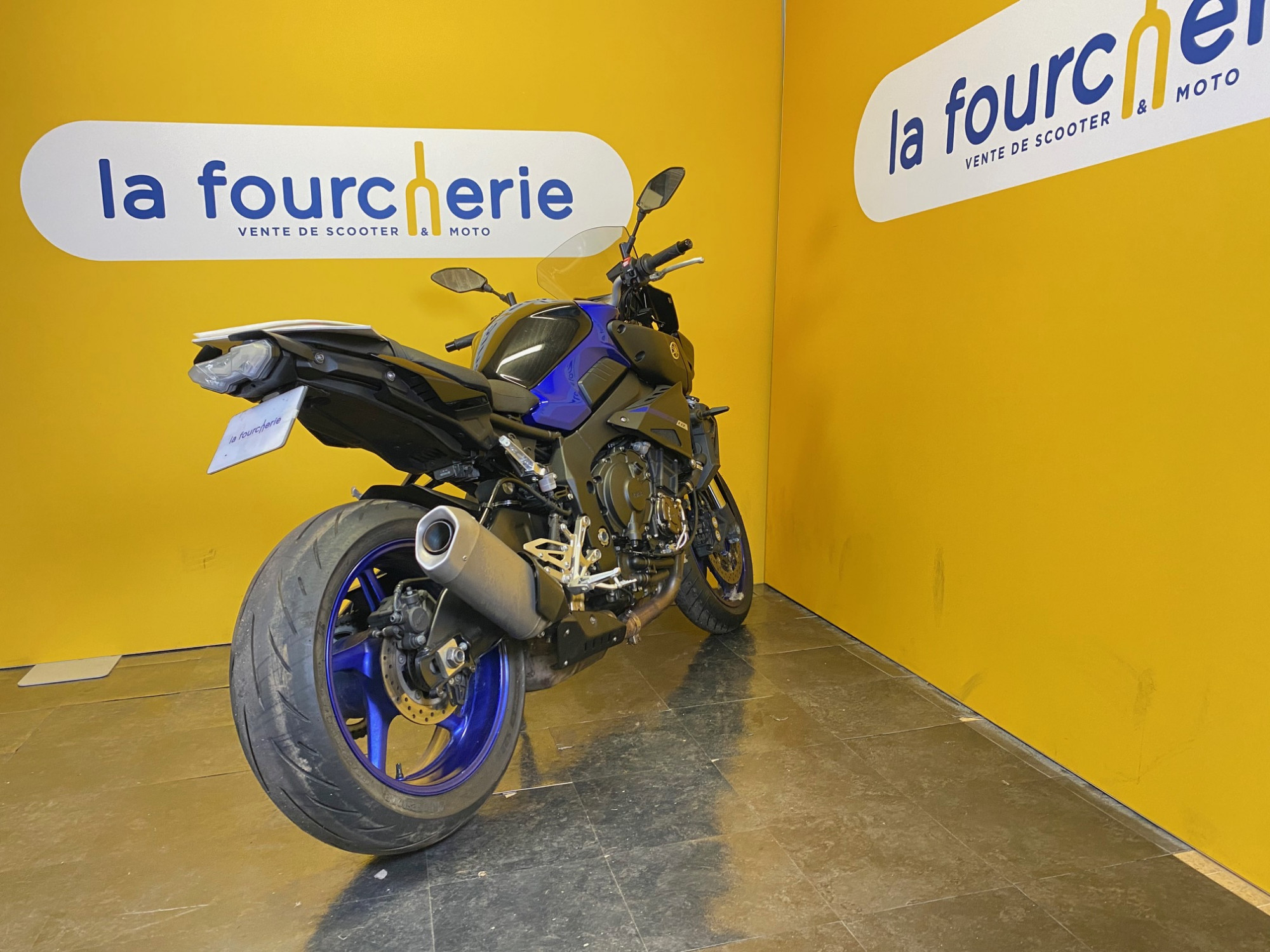 photo de YAMAHA MT-10 1000 occasion de couleur  en vente à Paris 15 n°2