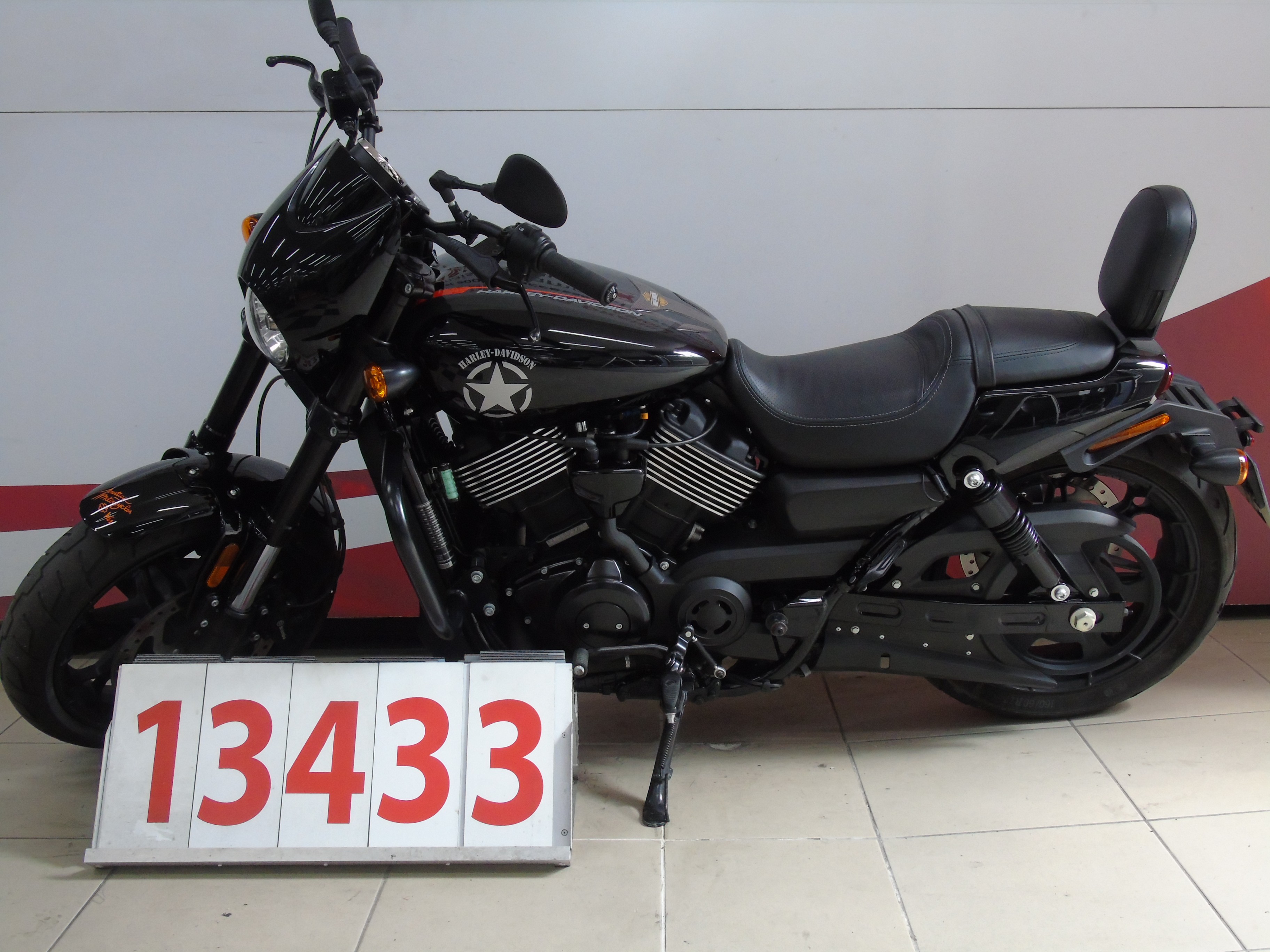 photo de HARLEY DAVIDSON STREET ROD 750 occasion de couleur  en vente à Mougins n°2