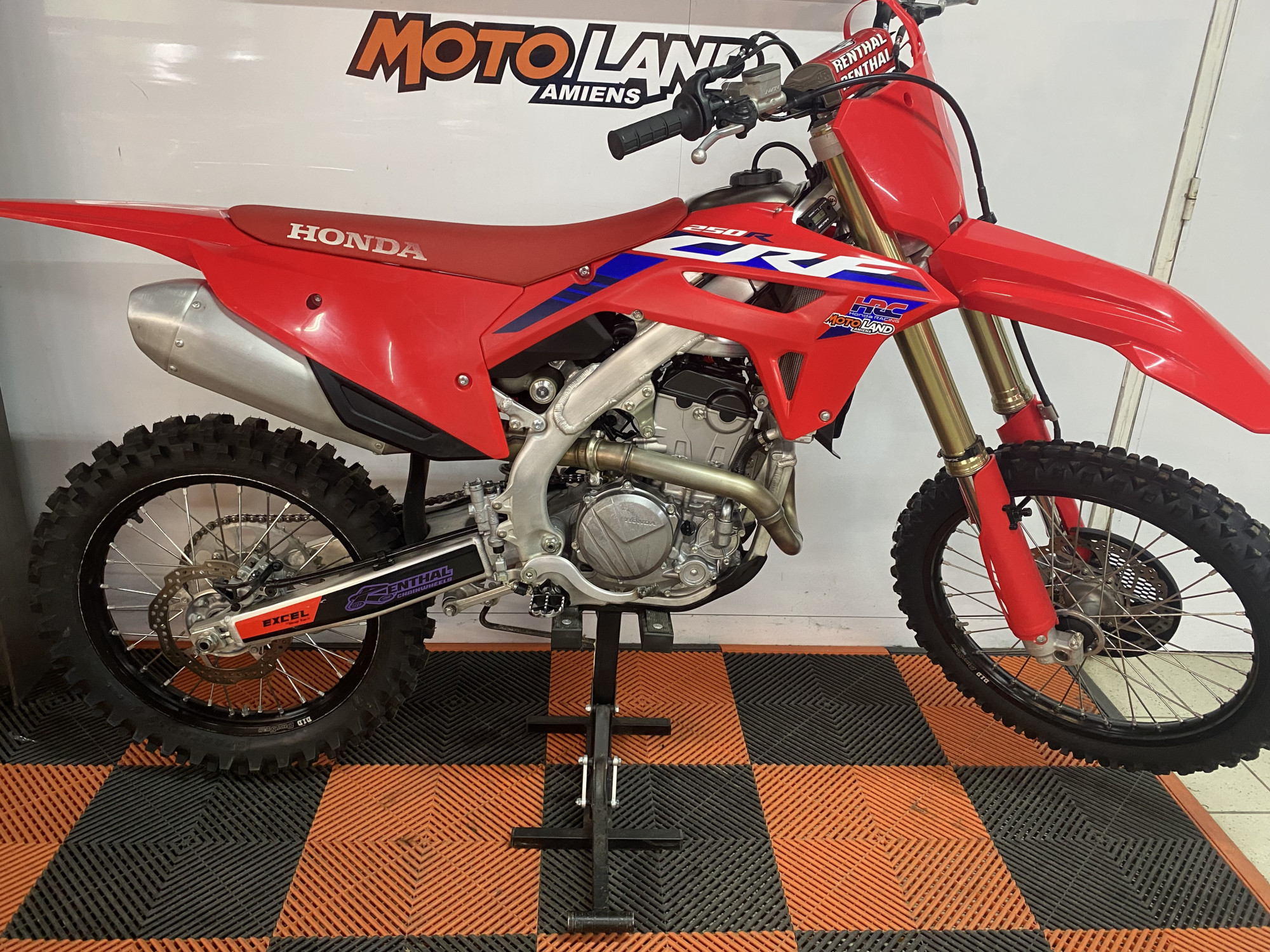 photo de HONDA CRF 250 occasion de couleur  en vente à Rivery n°1