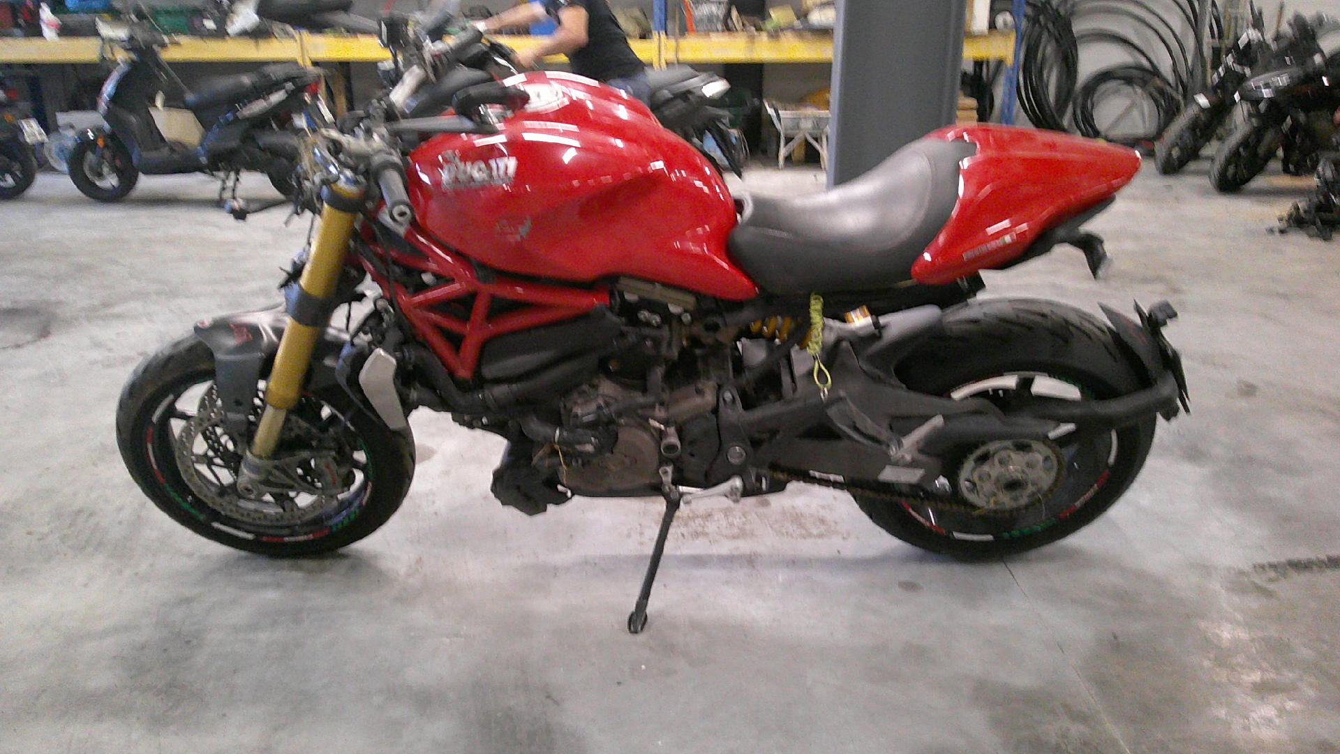 photo de DUCATI MONSTER 1200 S 1200 occasion de couleur  en vente à Arles n°3