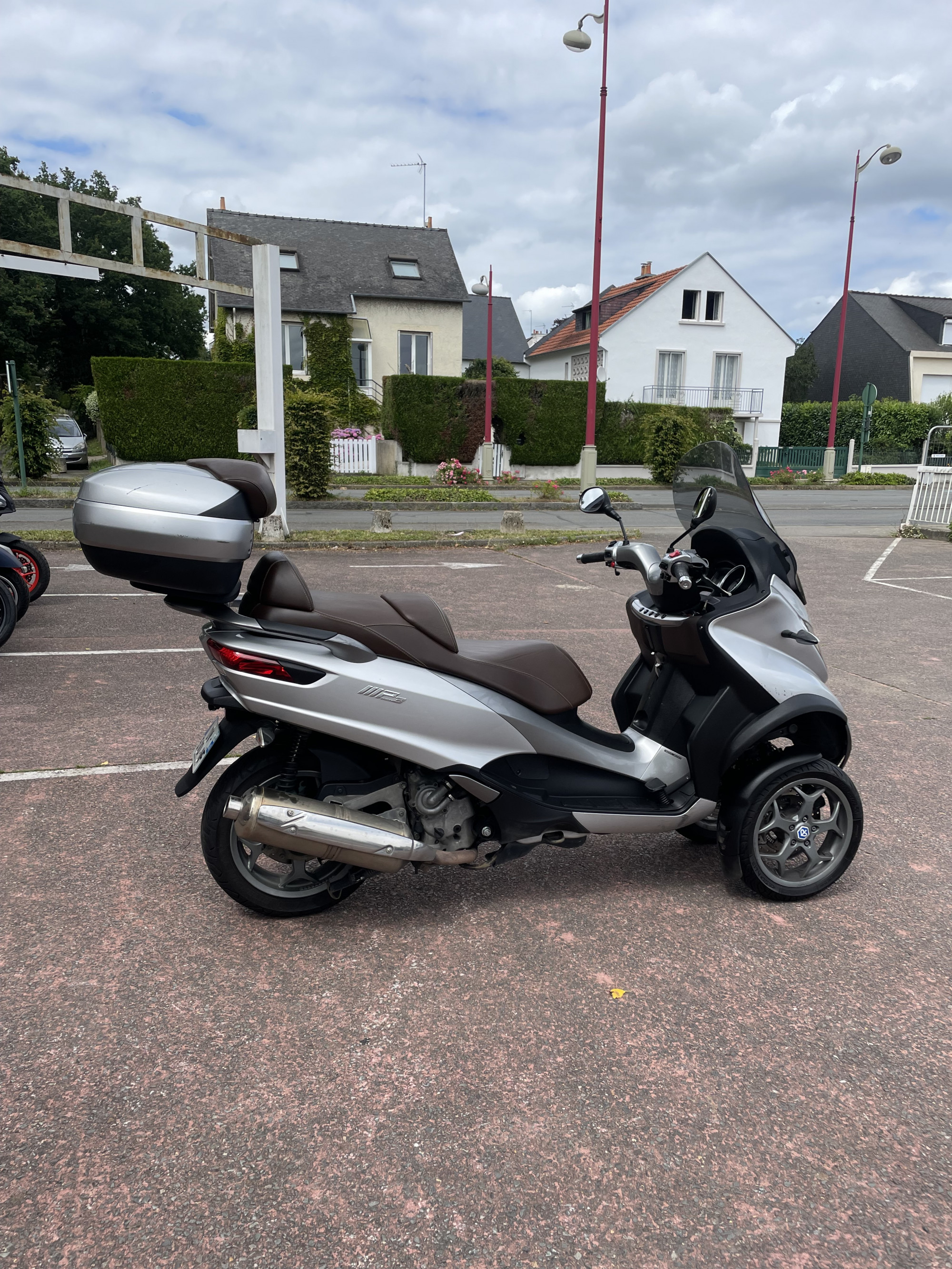 photo de PIAGGIO MP3 500 ABS-ASR 500 occasion de couleur  en vente à Cesson Sevigne n°2