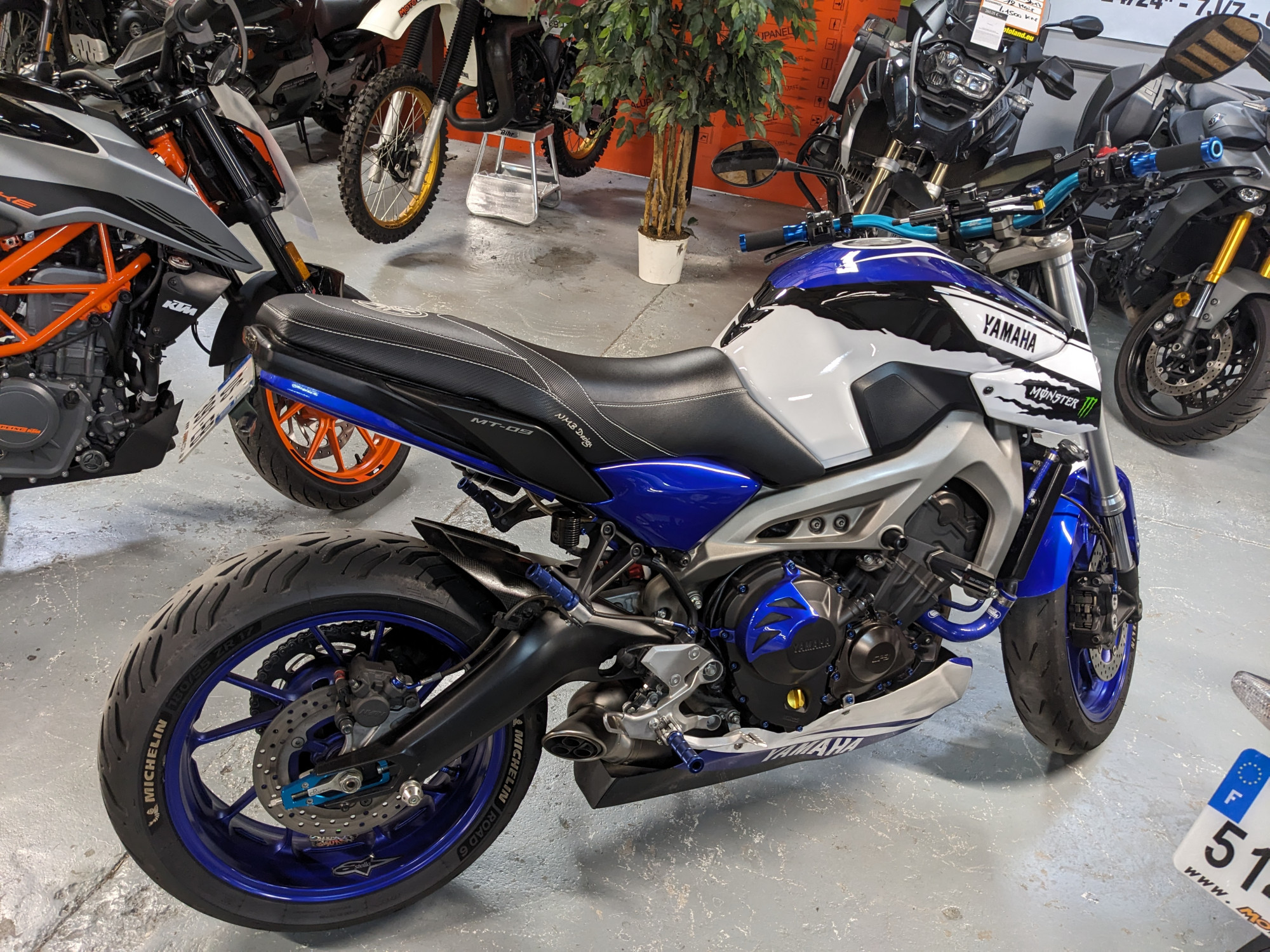 photo de YAMAHA MT-09 850 occasion de couleur  en vente à Rivery n°2