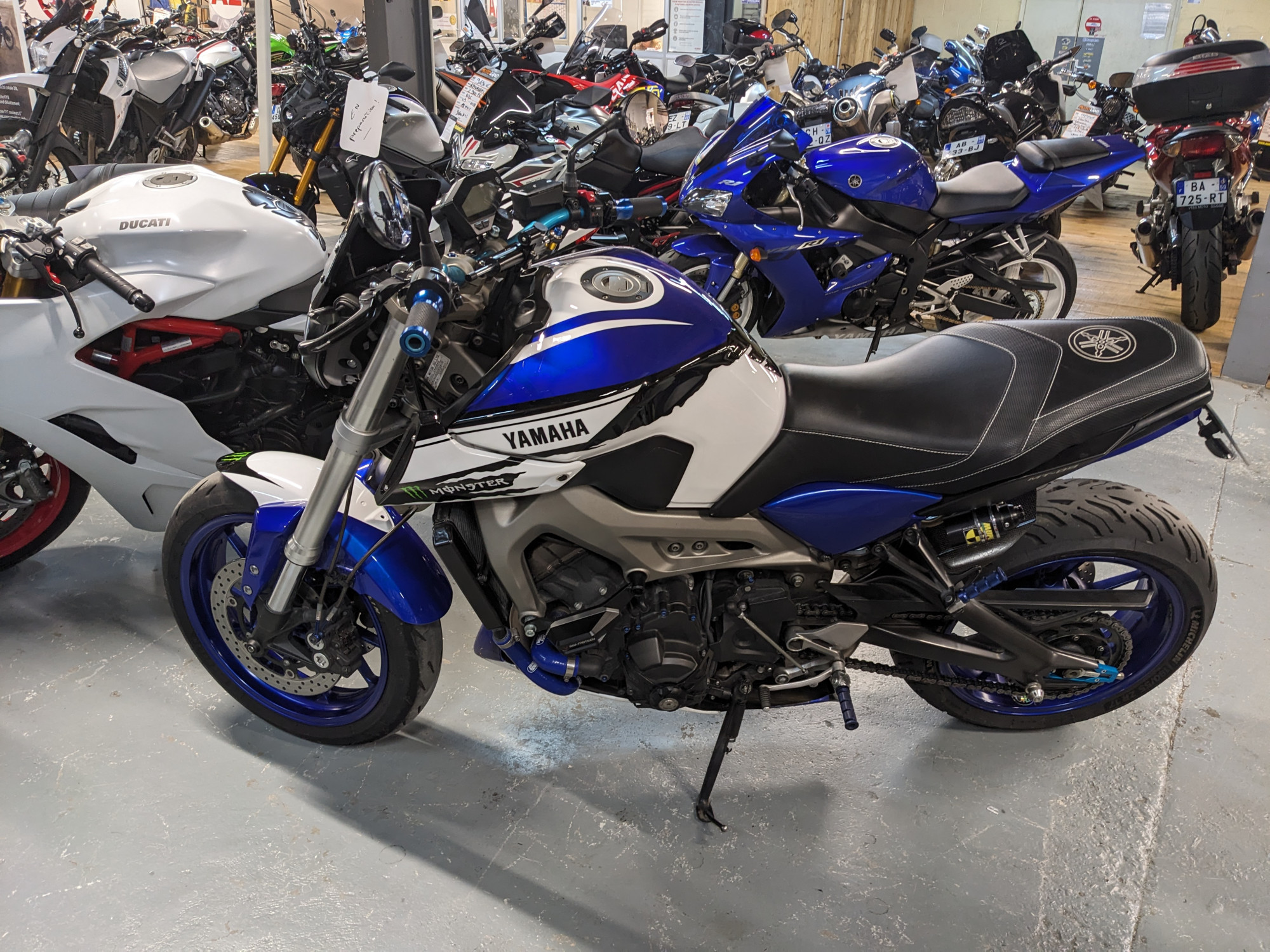 photo de YAMAHA MT-09 850 occasion de couleur  en vente à Rivery n°3