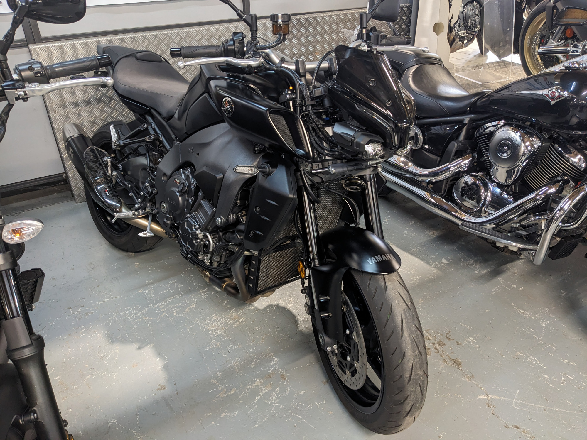 photo de YAMAHA MT-10 1000 occasion de couleur  en vente à Rivery n°2