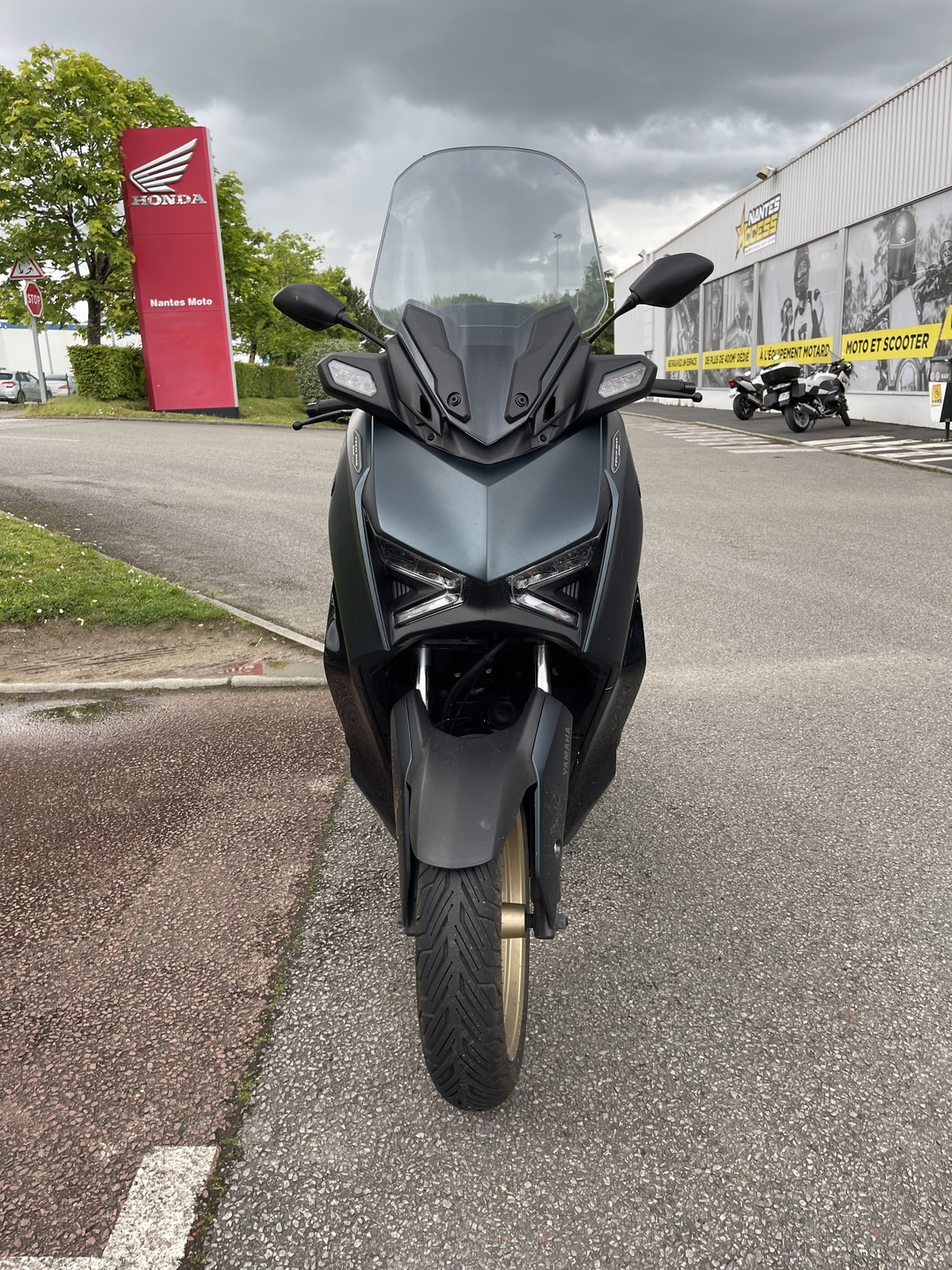 photo de YAMAHA XMAX 300 TECH MAX 300 occasion de couleur  en vente à Orvault n°3